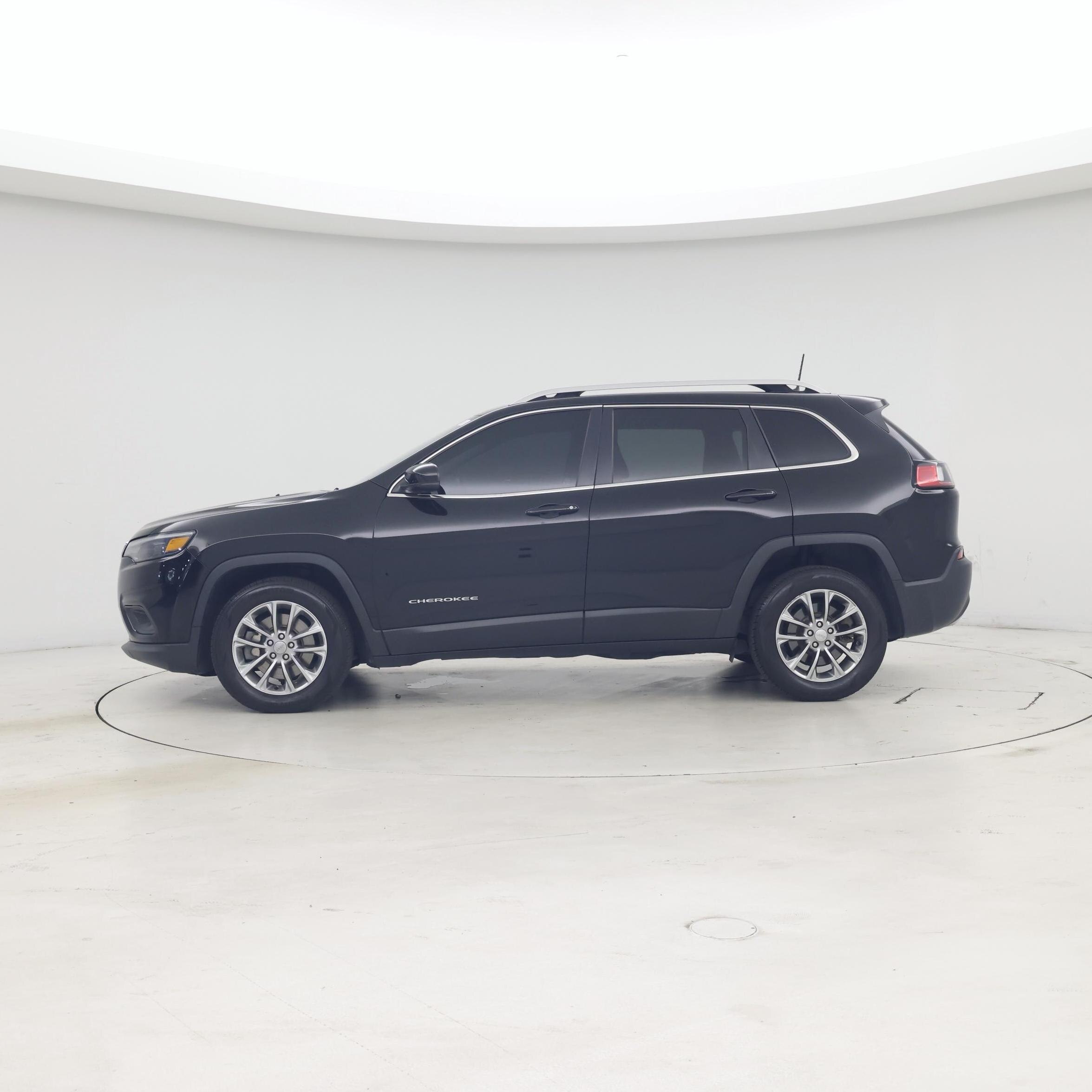 Thumbnail: 2019 Jeep Cherokee - 3
