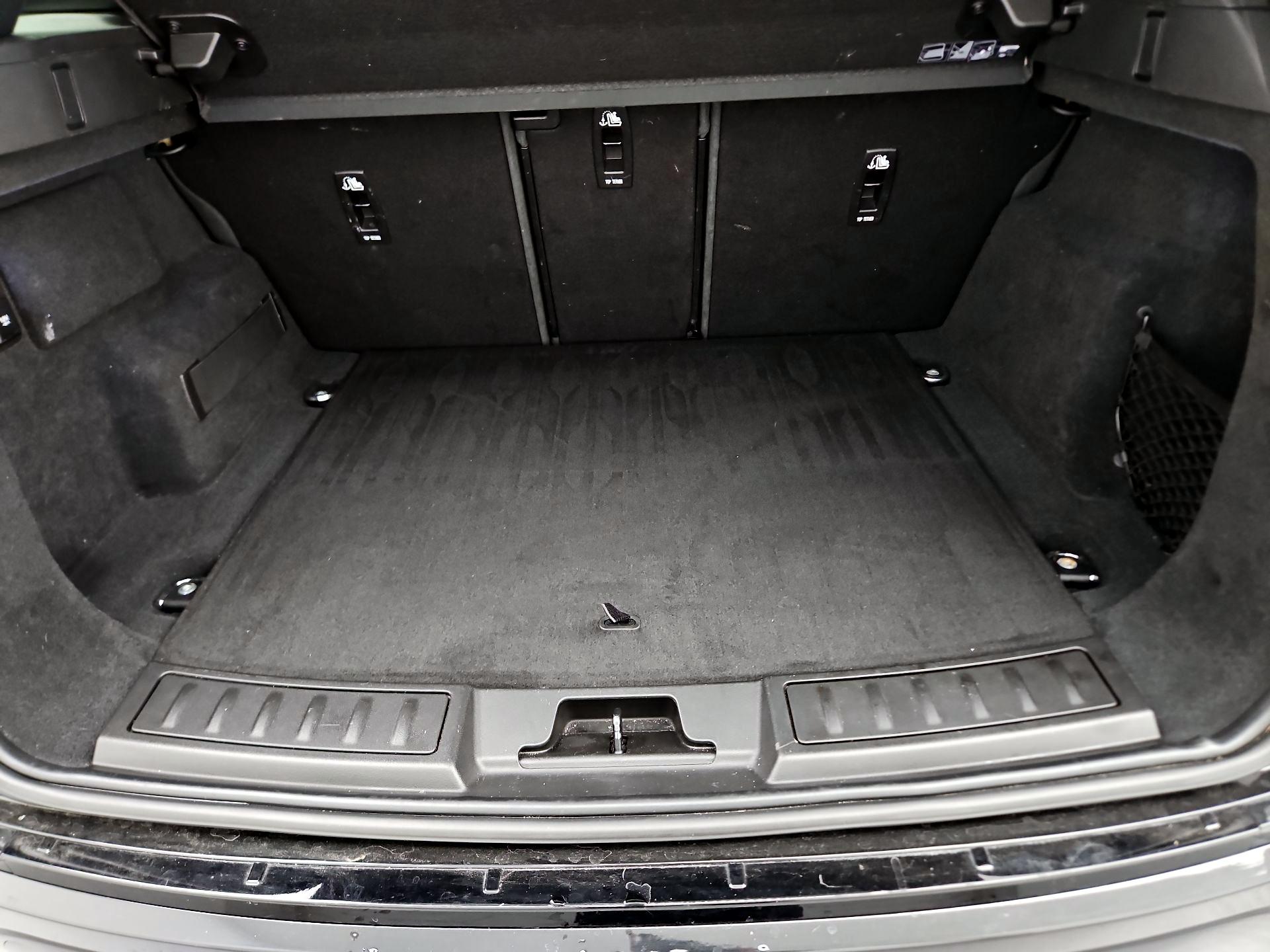 Thumbnail: 2020 Land Rover Range Rover Evoque - 18