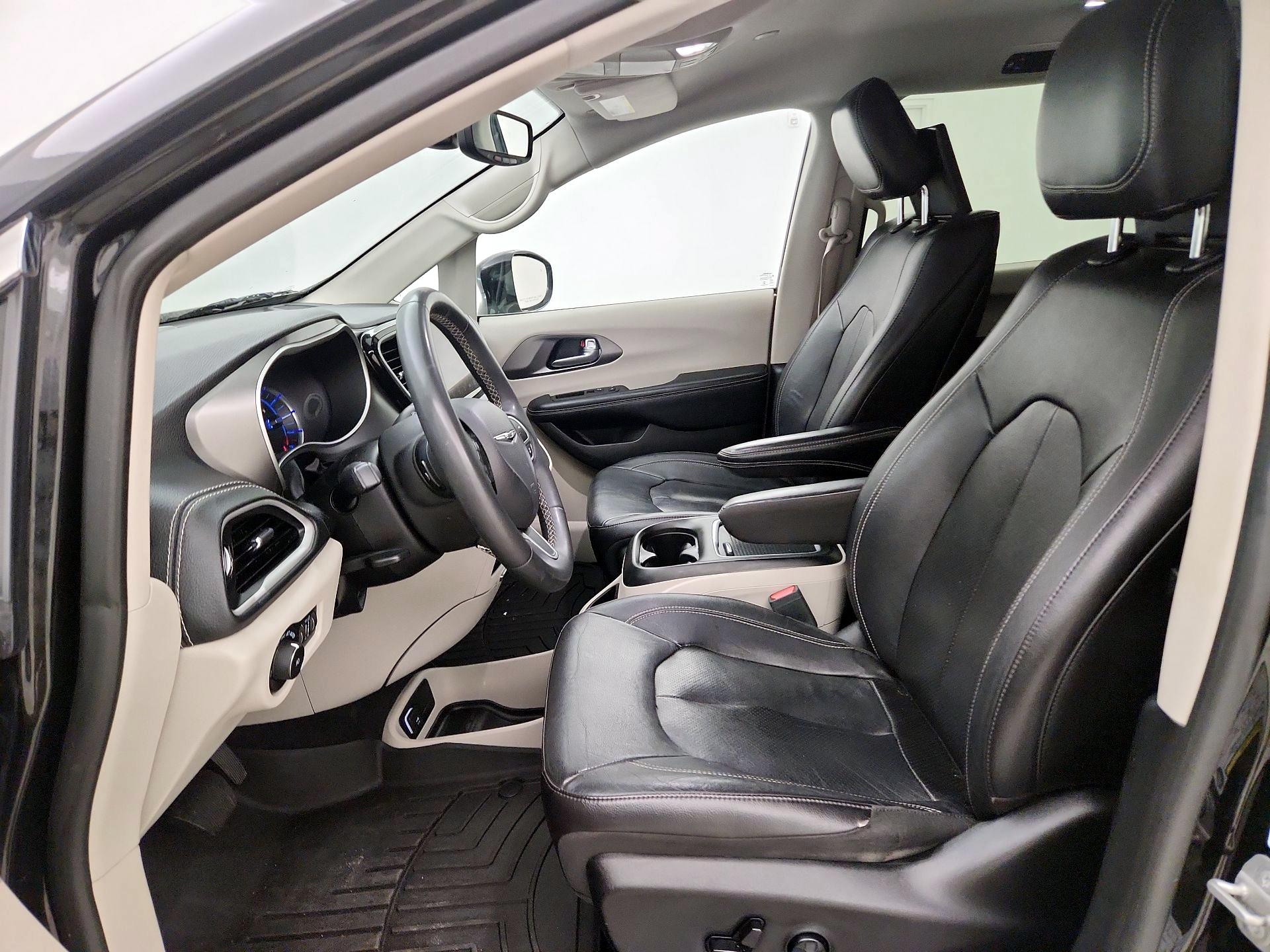 Thumbnail: 2022 Chrysler Pacifica - 11