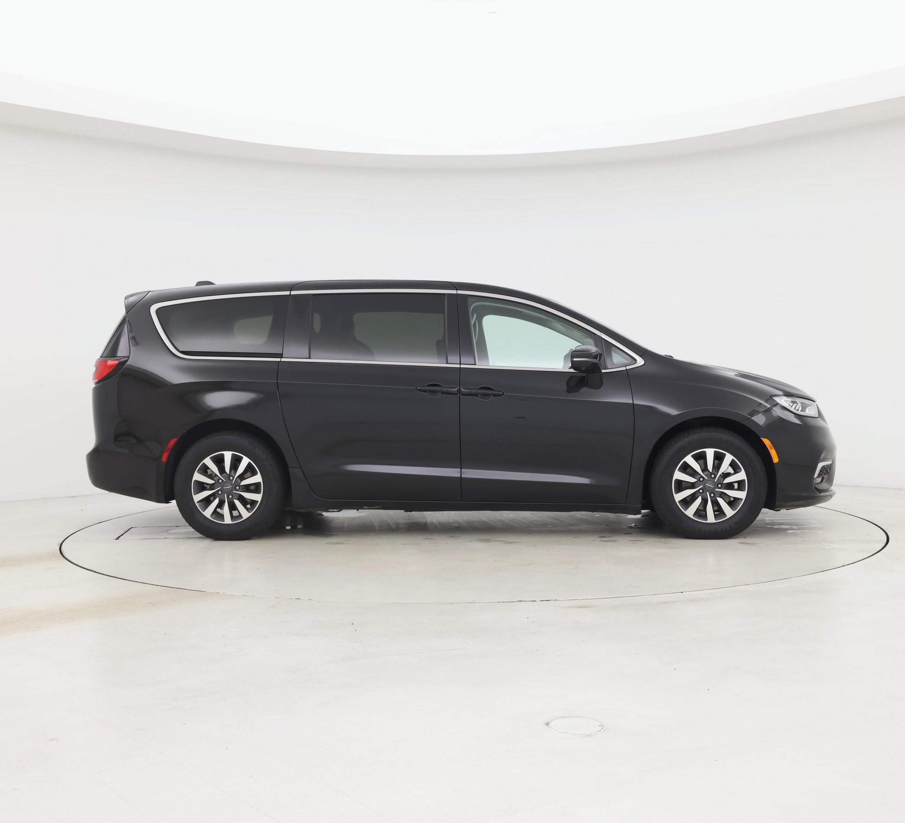 Thumbnail: 2022 Chrysler Pacifica - 7