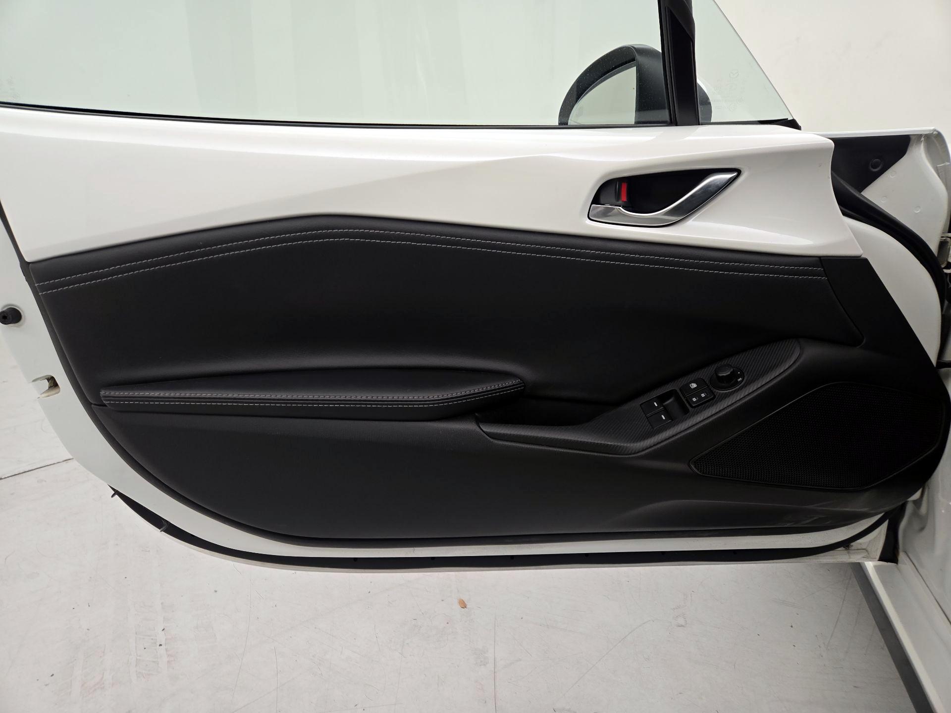 Thumbnail: 2021 Mazda MX-5 Miata - 12