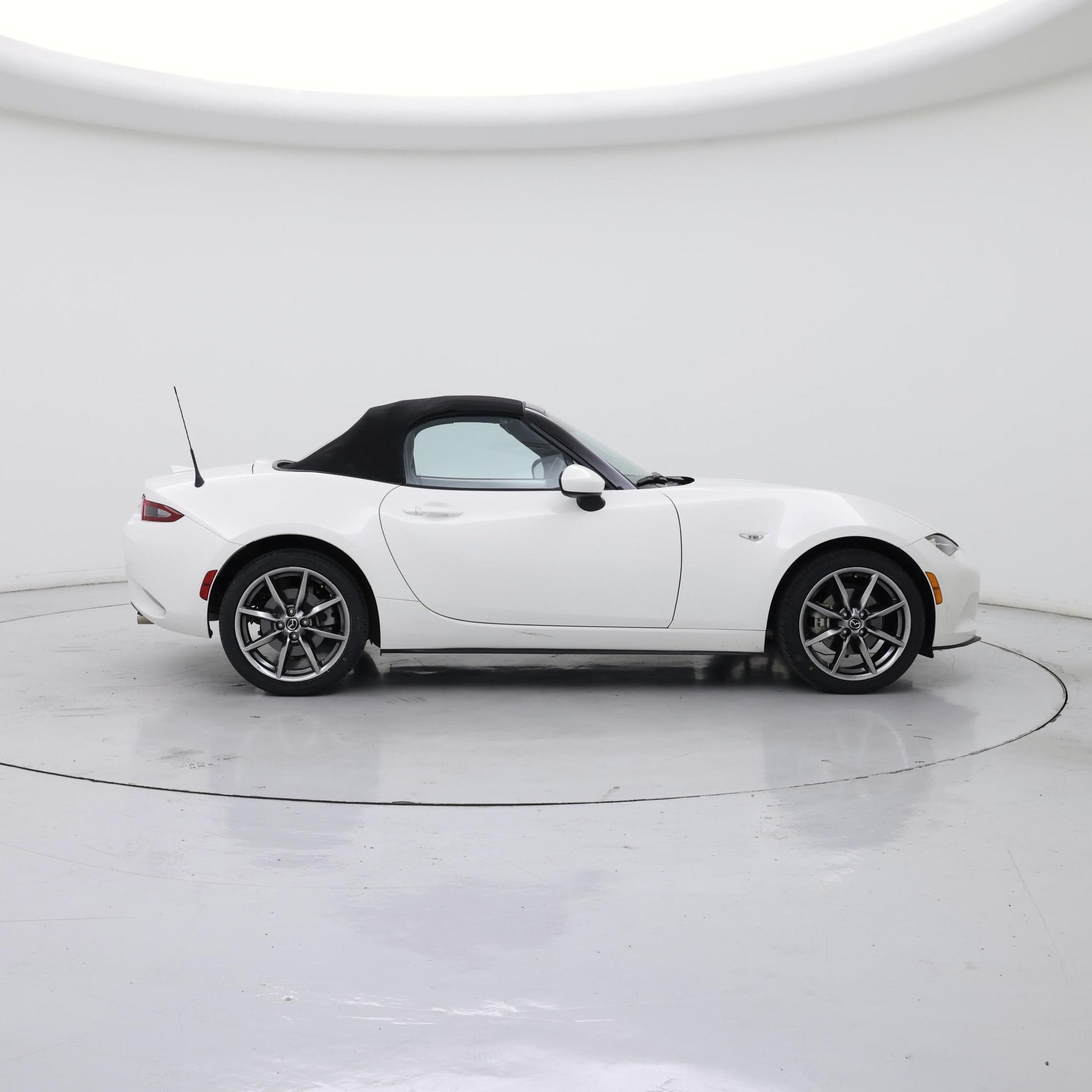 Thumbnail: 2021 Mazda MX-5 Miata - 7