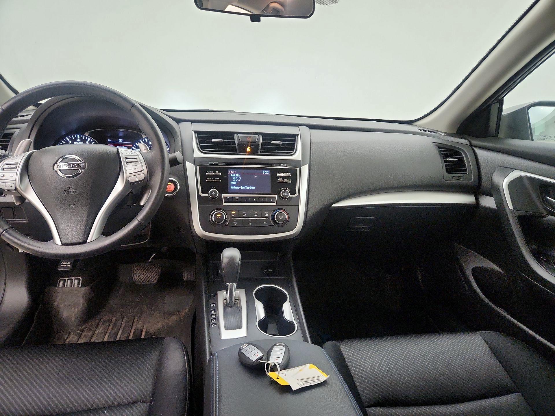 Thumbnail: 2017 Nissan Altima - 9