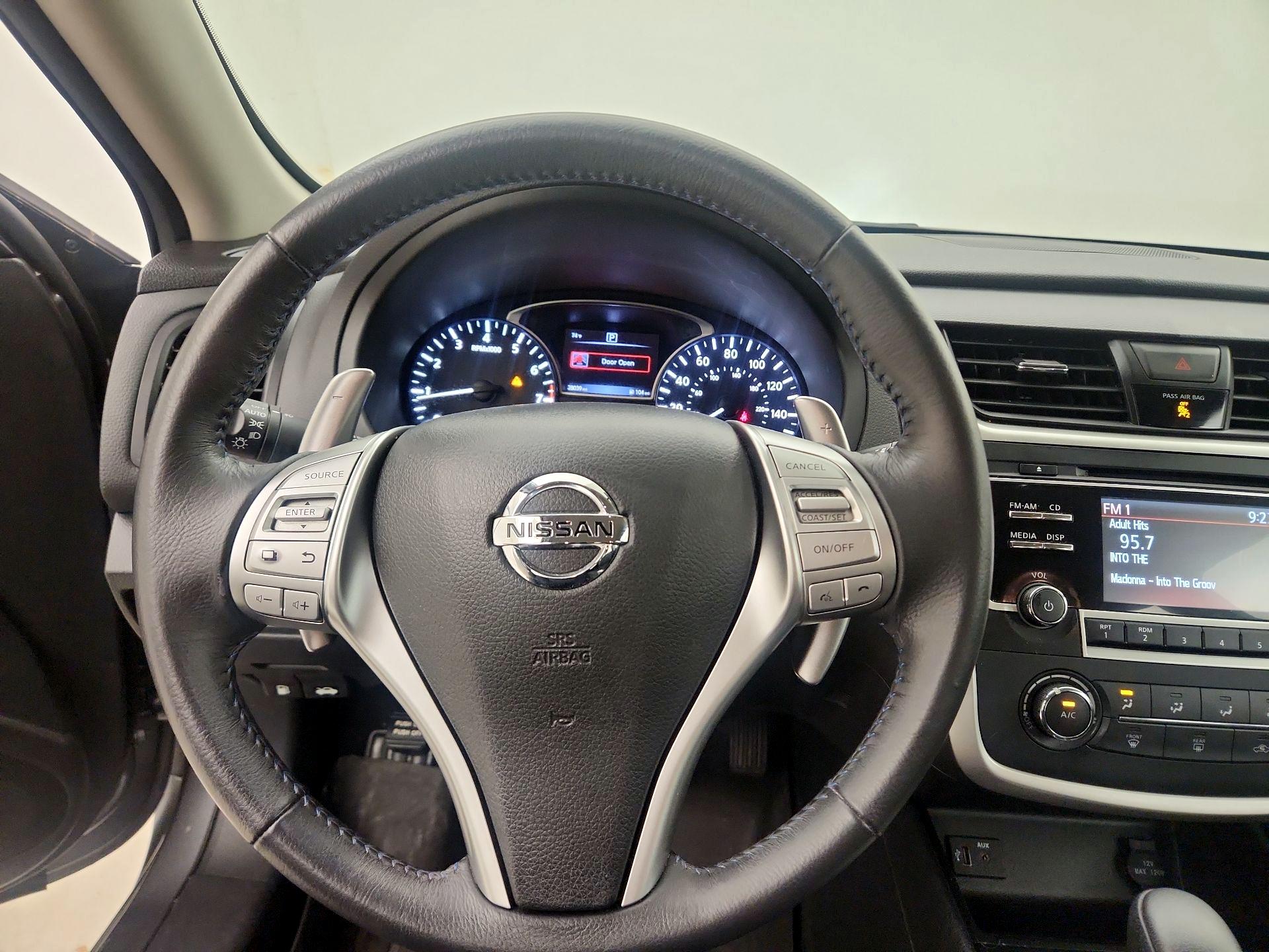 Thumbnail: 2017 Nissan Altima - 10