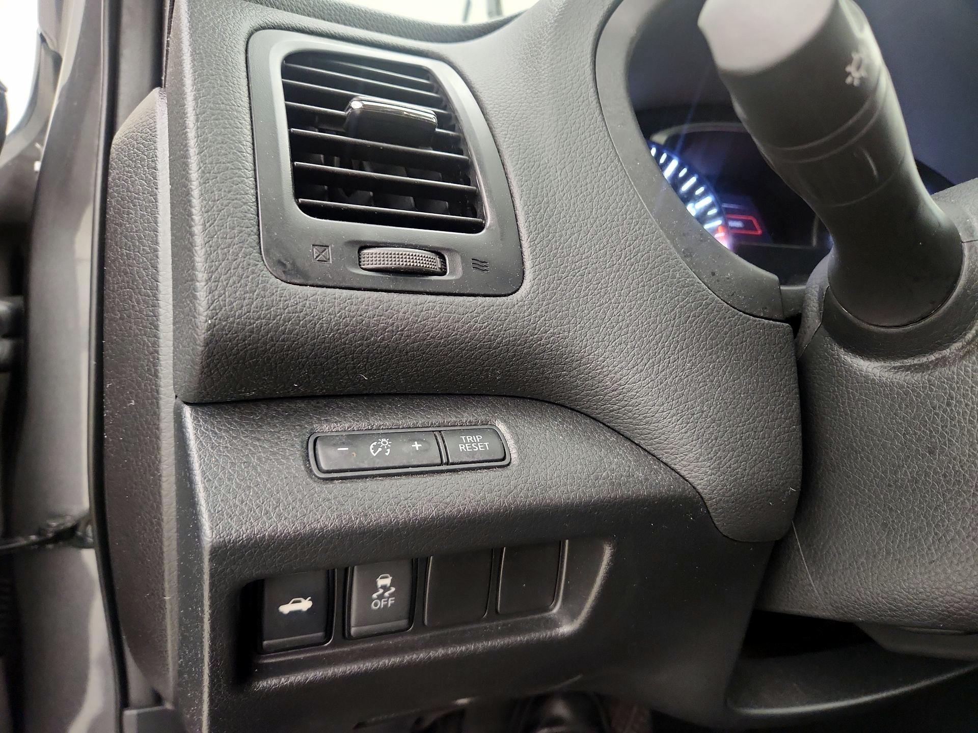 Thumbnail: 2017 Nissan Altima - 13