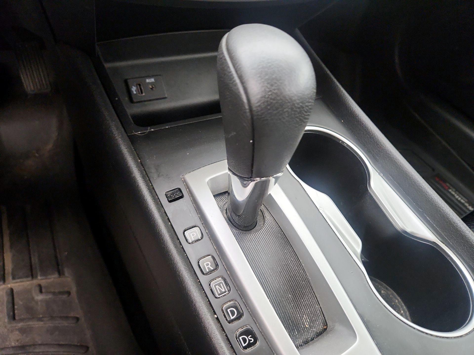 Thumbnail: 2017 Nissan Altima - 17