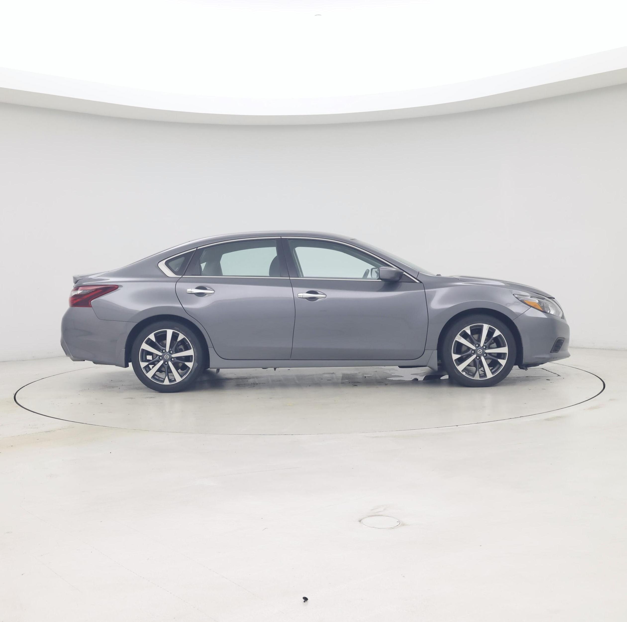 Thumbnail: 2017 Nissan Altima - 7