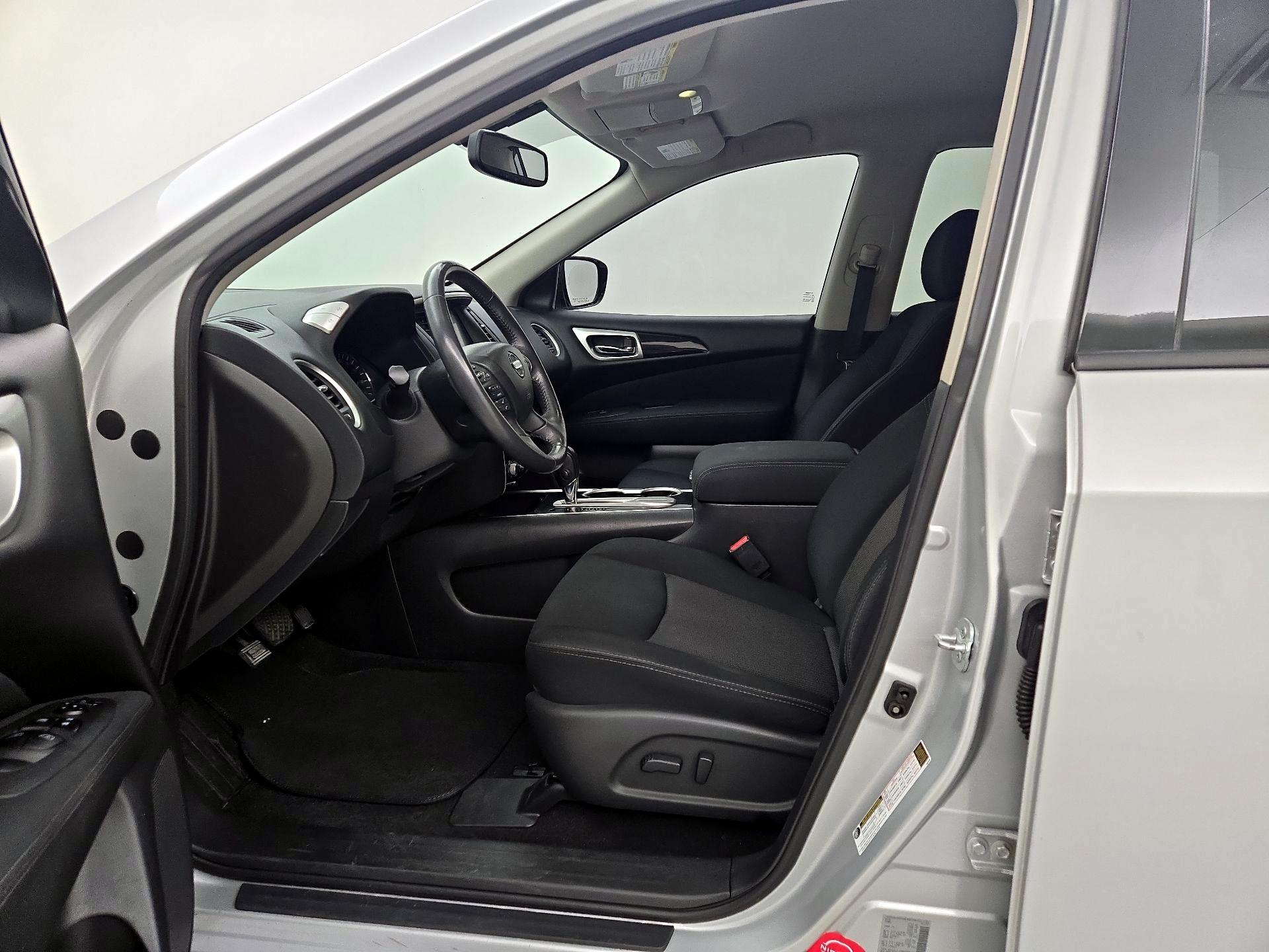 Thumbnail: 2017 Nissan Pathfinder - 9