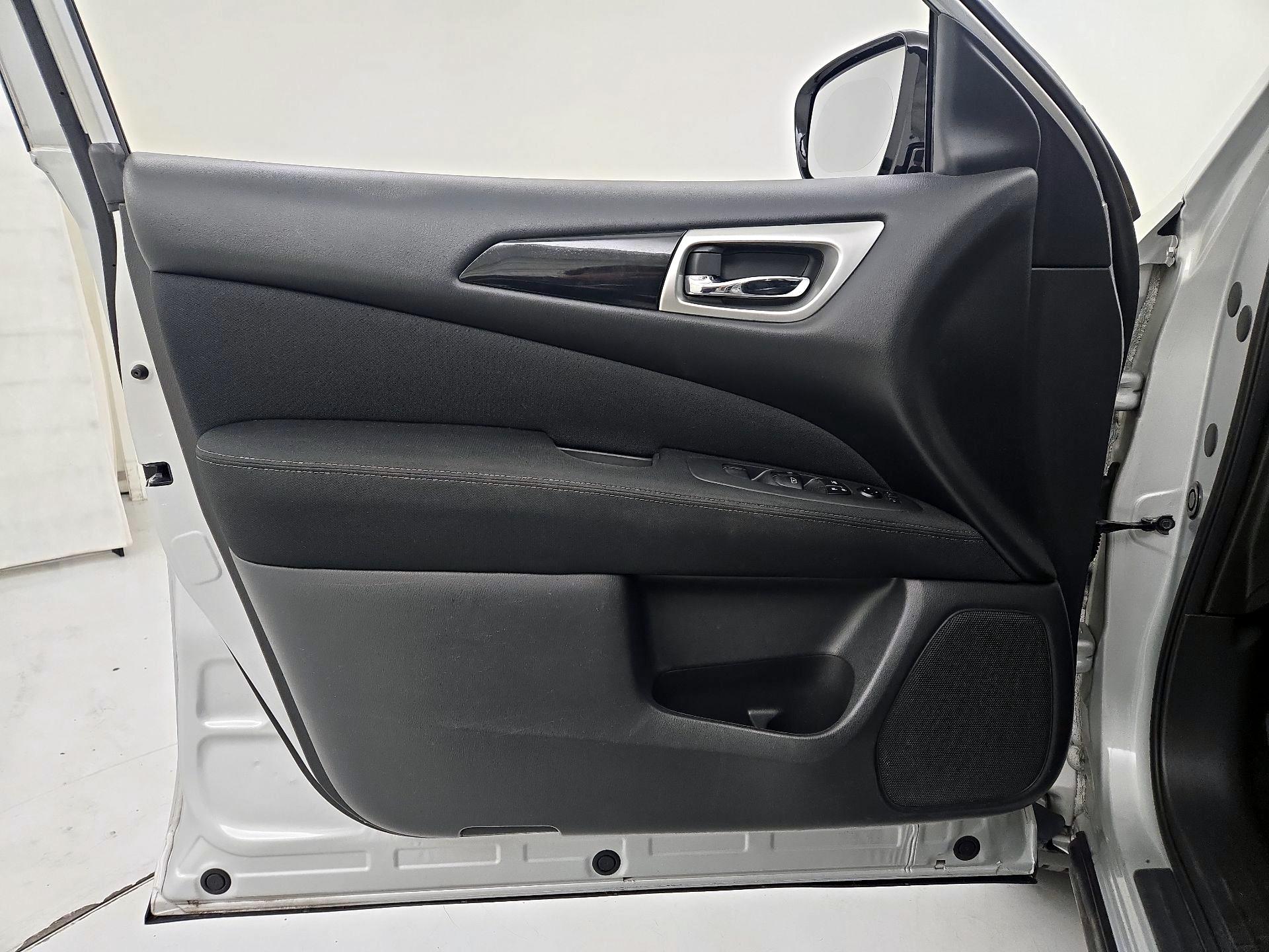 Thumbnail: 2017 Nissan Pathfinder - 10