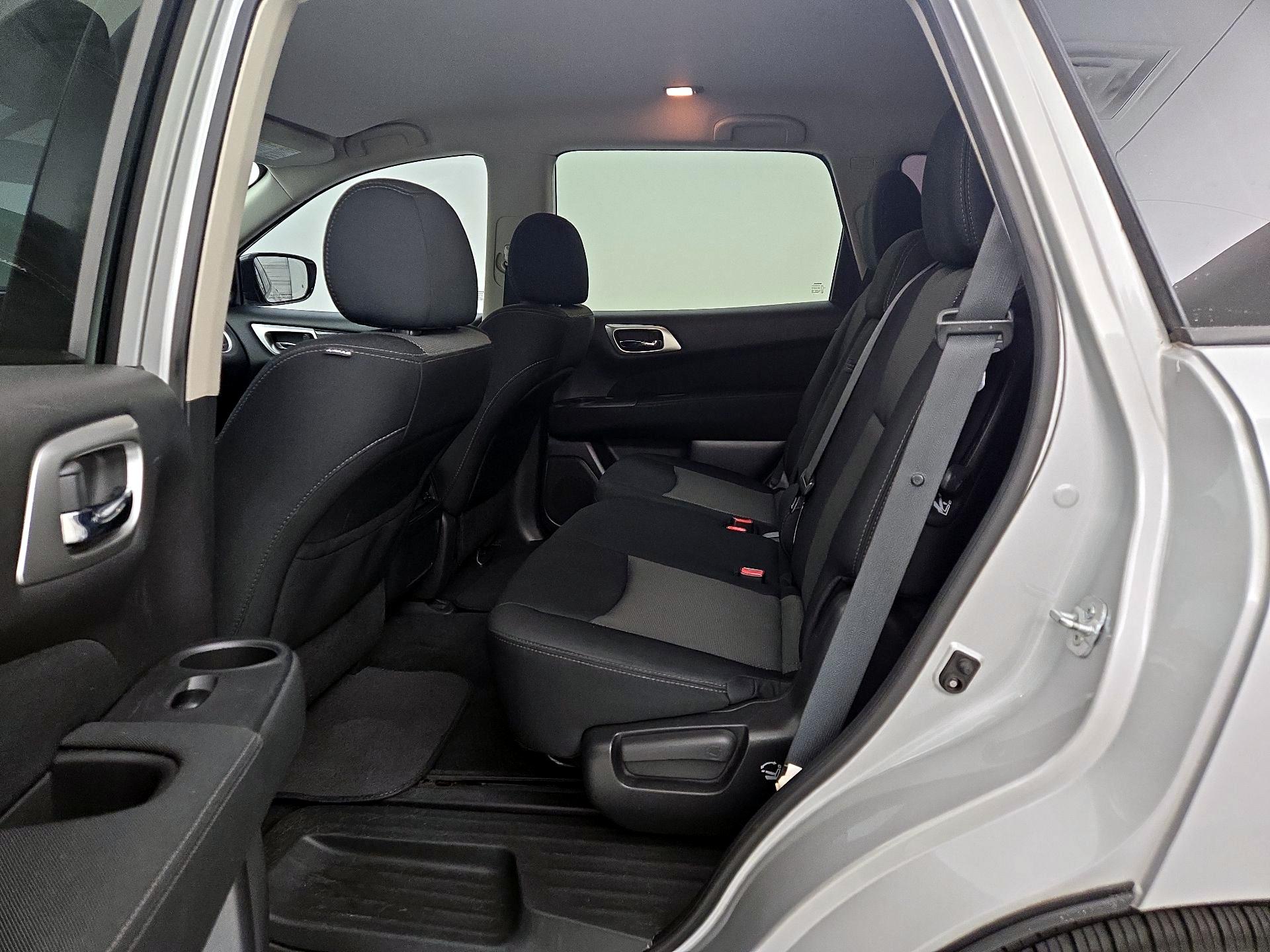 Thumbnail: 2017 Nissan Pathfinder - 17