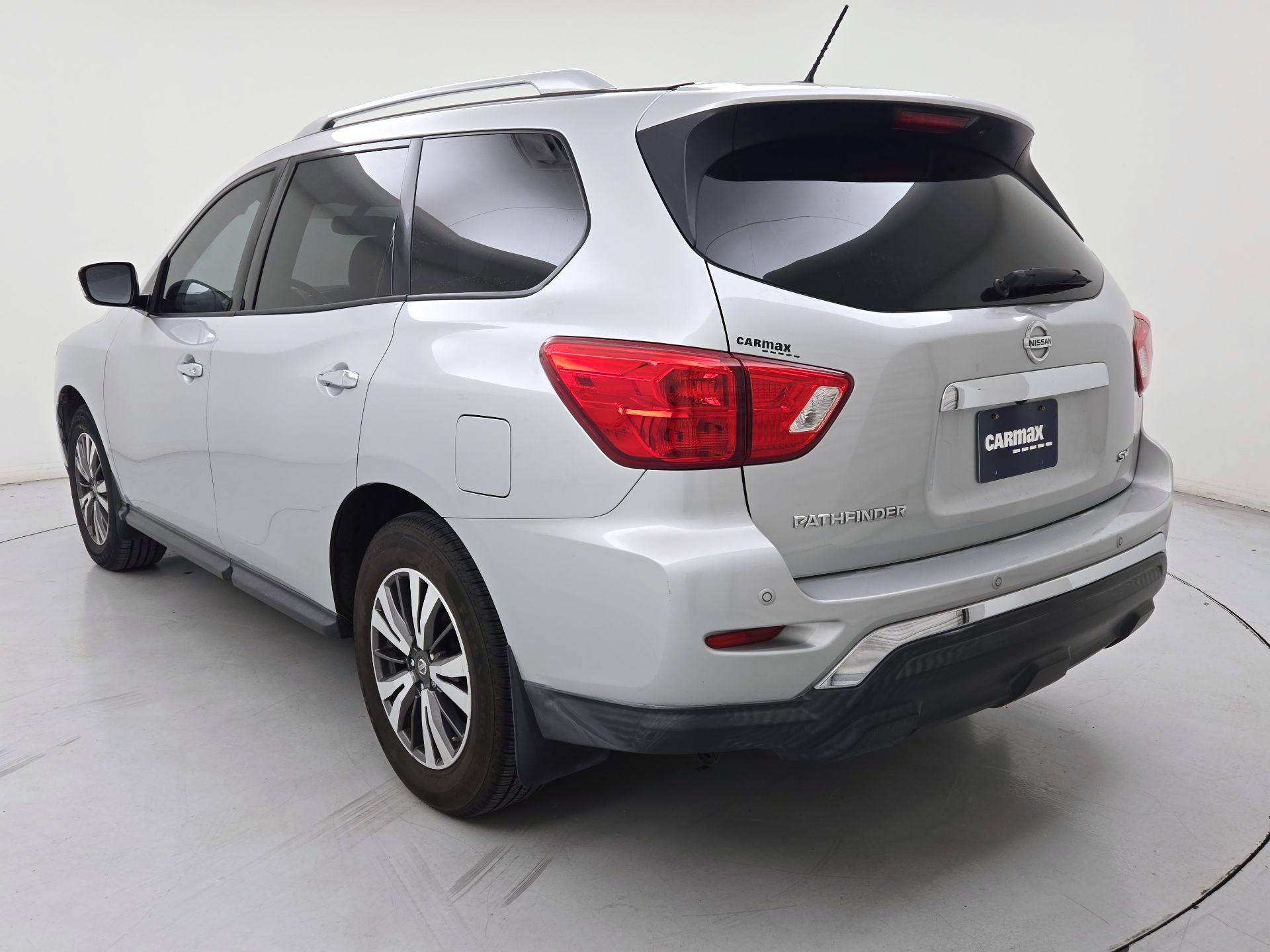 Thumbnail: 2017 Nissan Pathfinder - 7