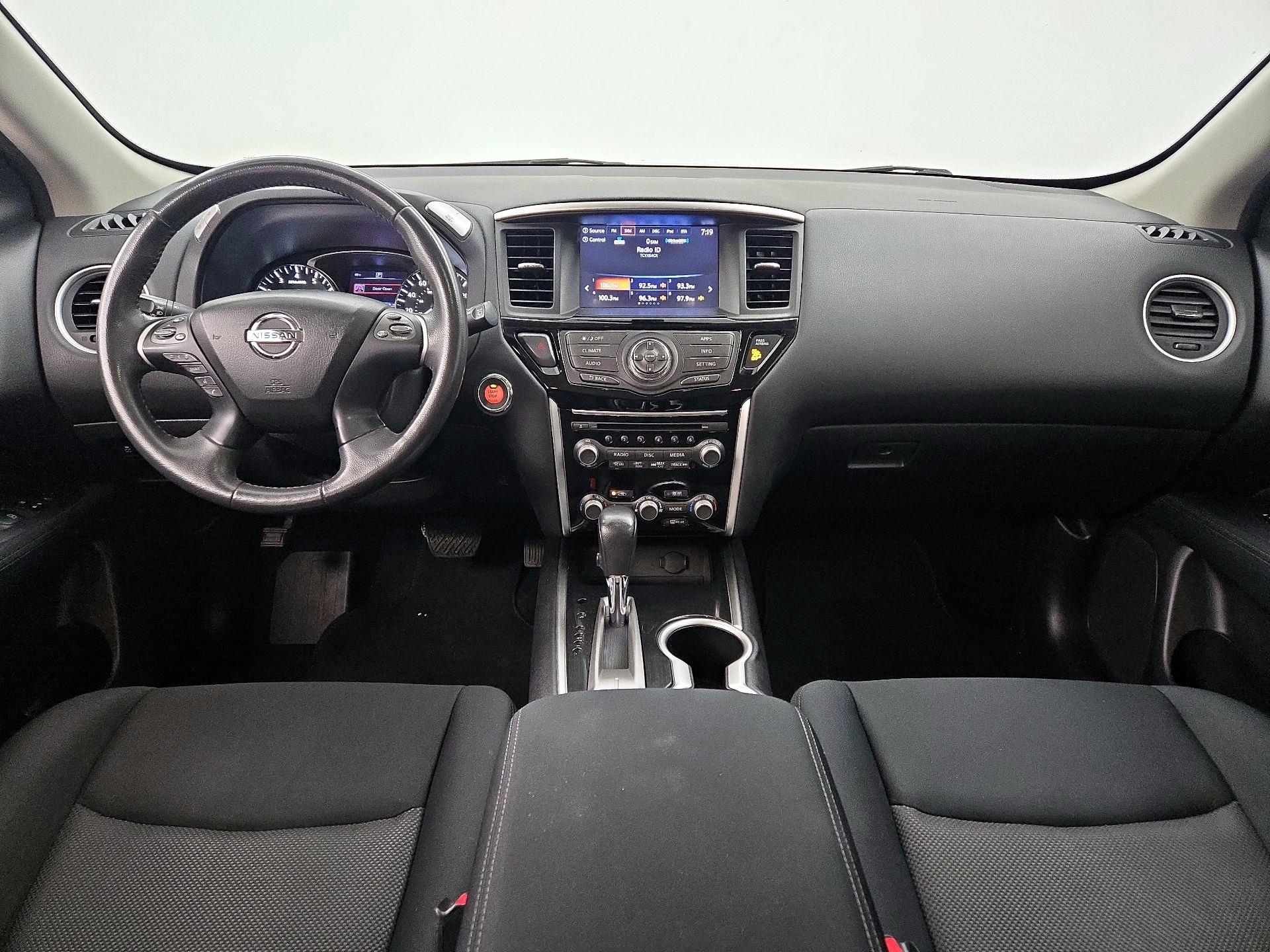 Thumbnail: 2017 Nissan Pathfinder - 8