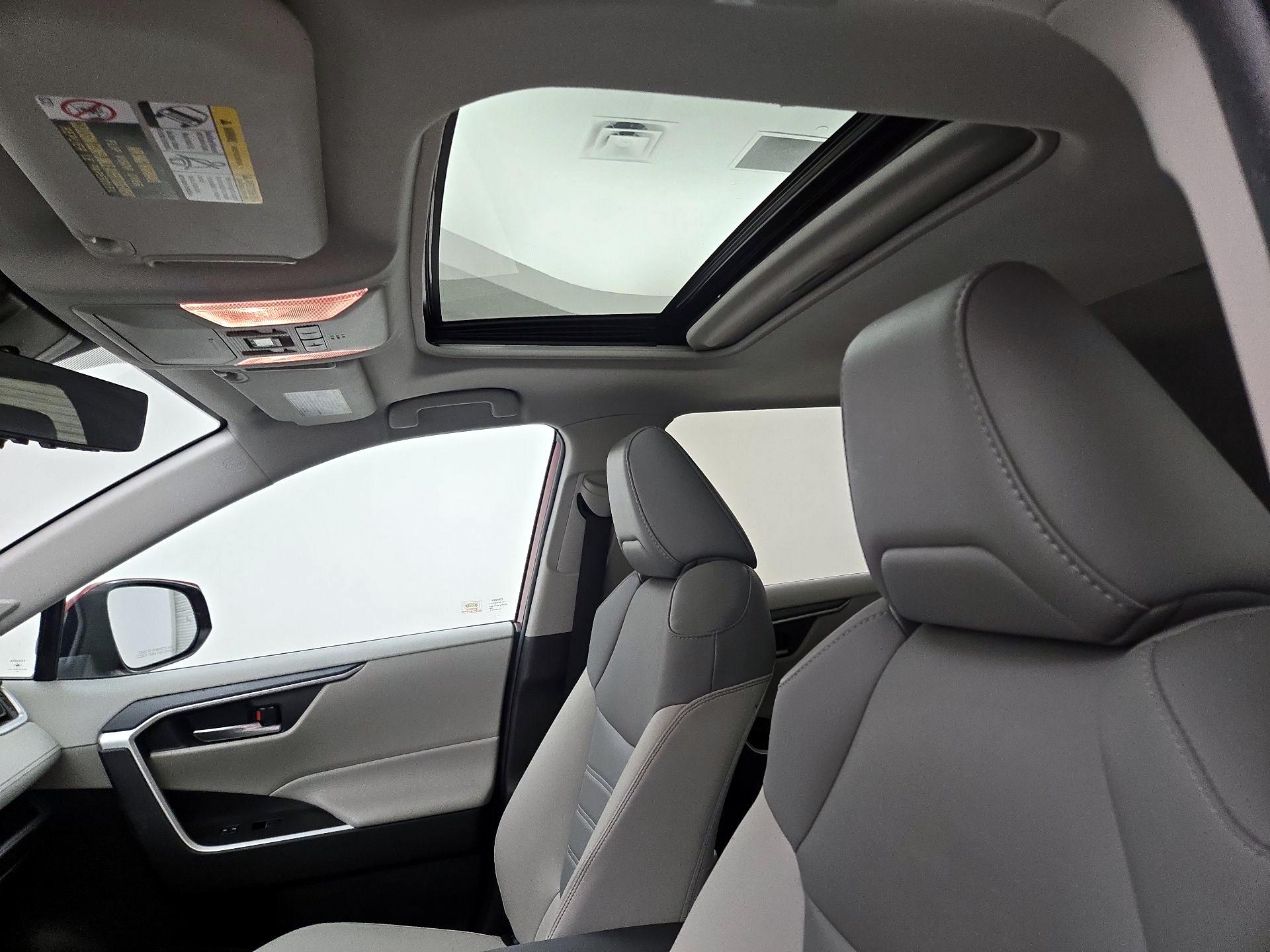 Thumbnail: 2021 Toyota RAV4 - 19