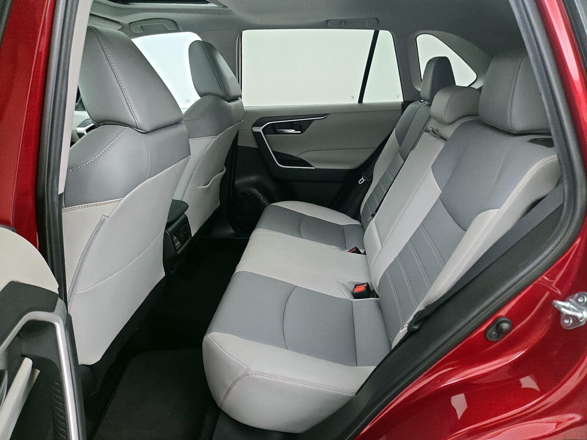 Thumbnail: 2021 Toyota RAV4 - 20