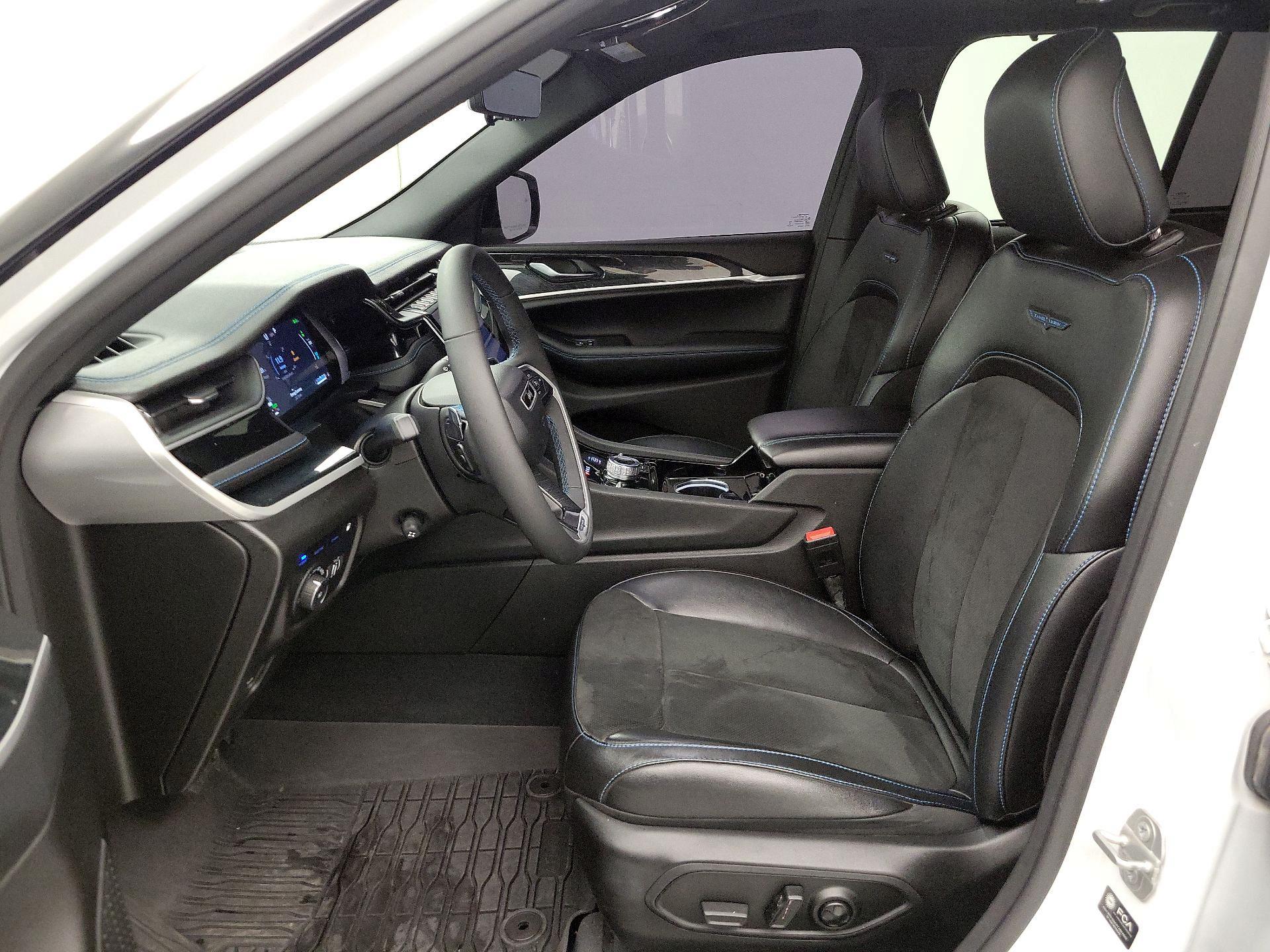 Thumbnail: 2023 Jeep Grand Cherokee - 11