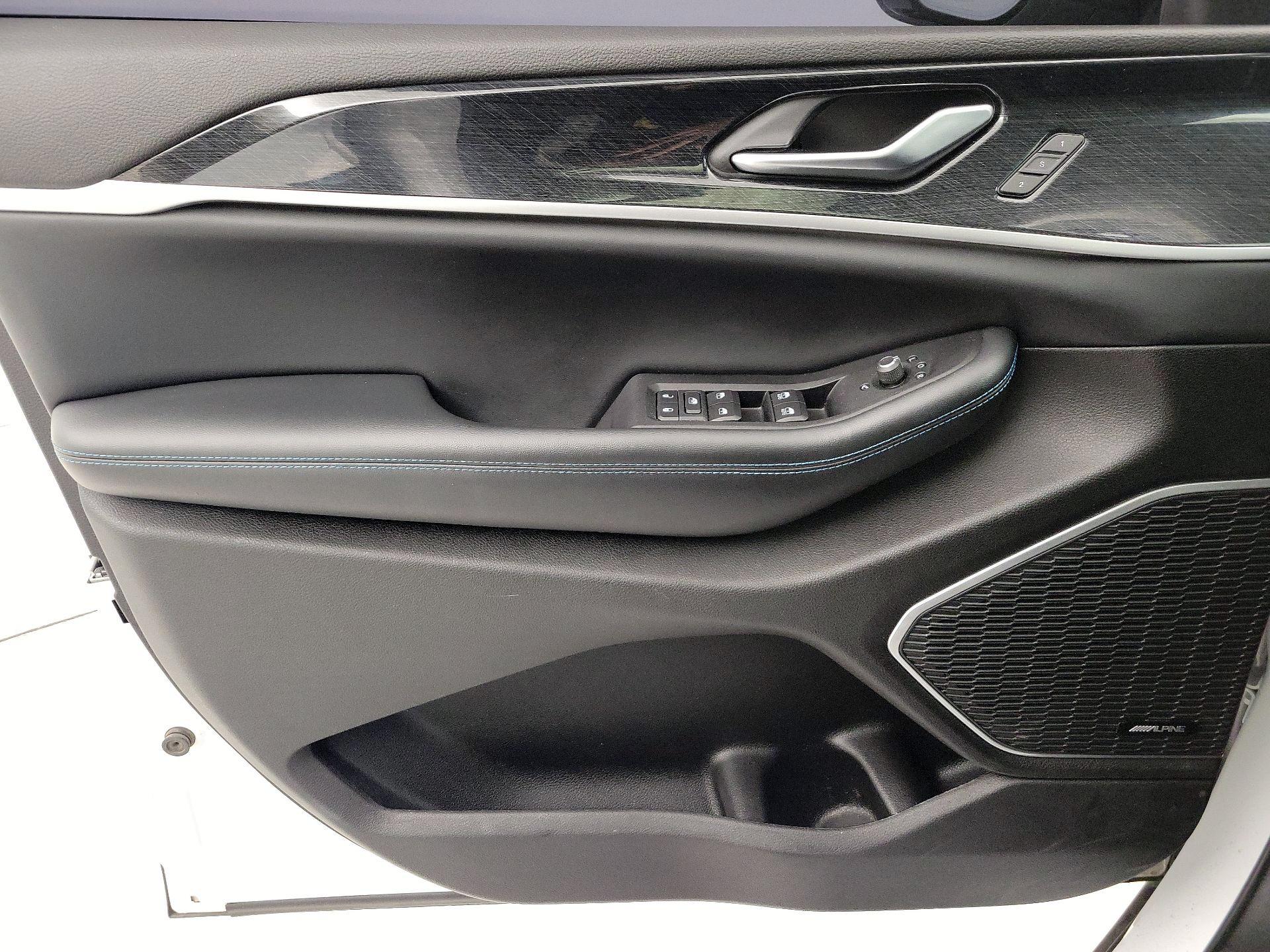 Thumbnail: 2023 Jeep Grand Cherokee - 12