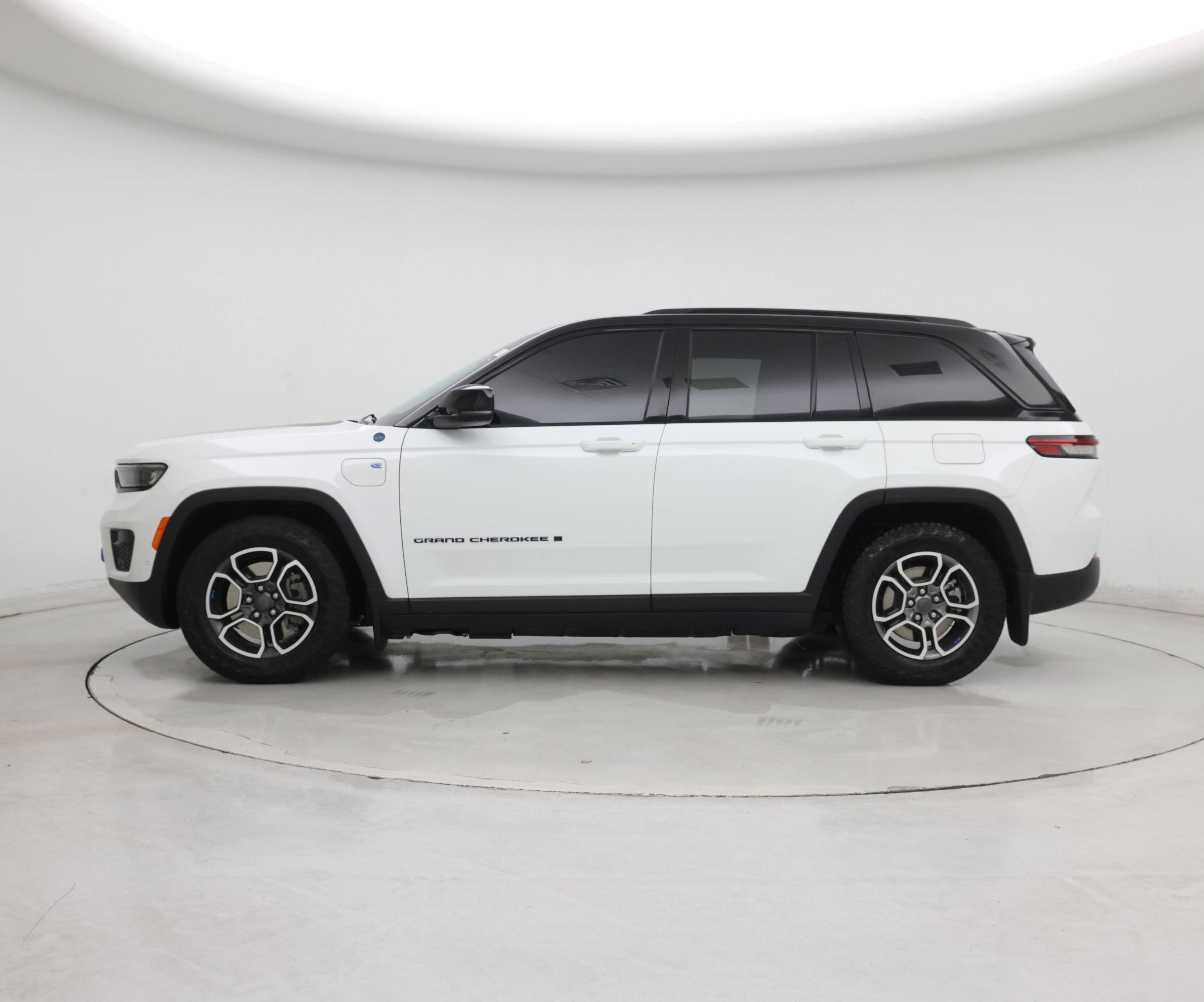 Thumbnail: 2023 Jeep Grand Cherokee - 3