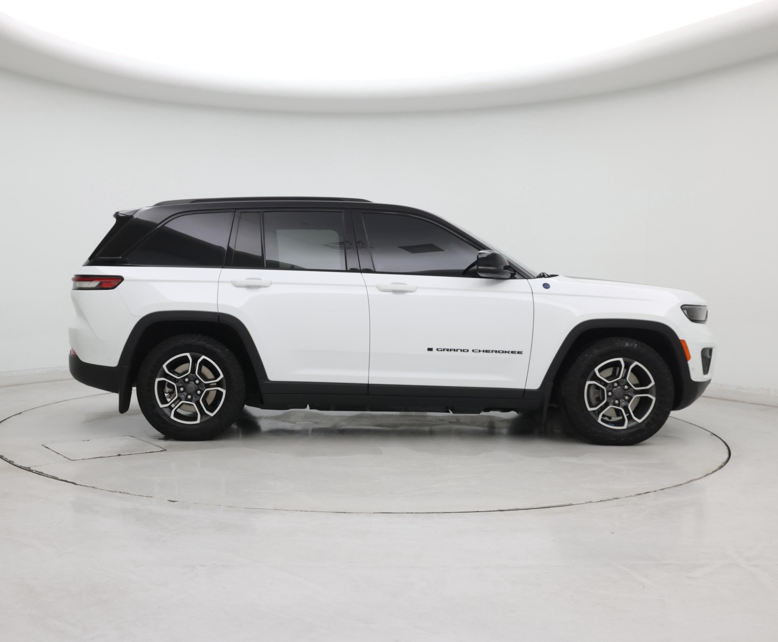 Thumbnail: 2023 Jeep Grand Cherokee - 7