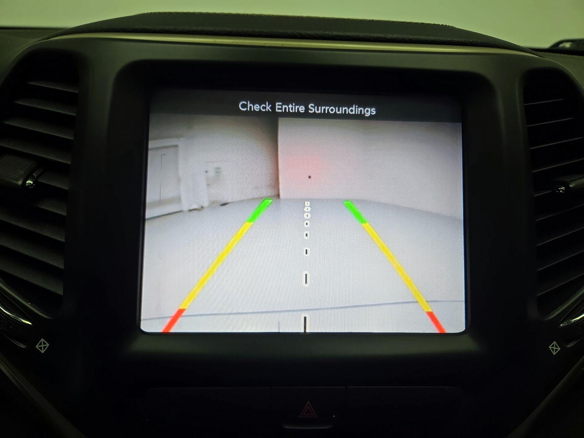 Thumbnail: 2015 Jeep Cherokee - 15