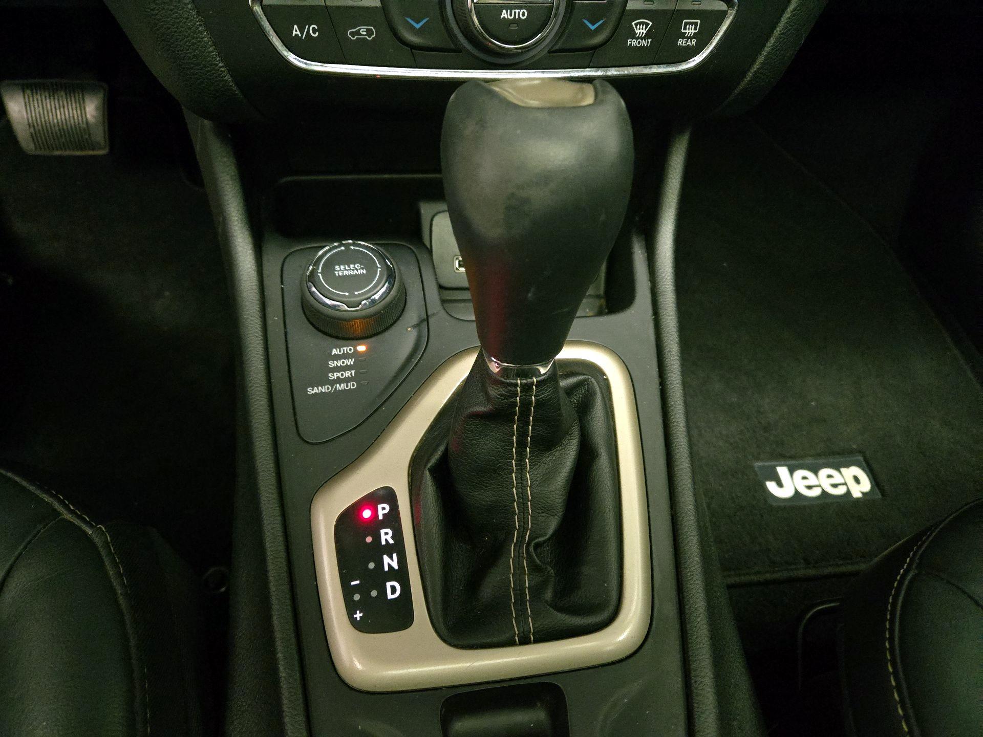 Thumbnail: 2015 Jeep Cherokee - 18