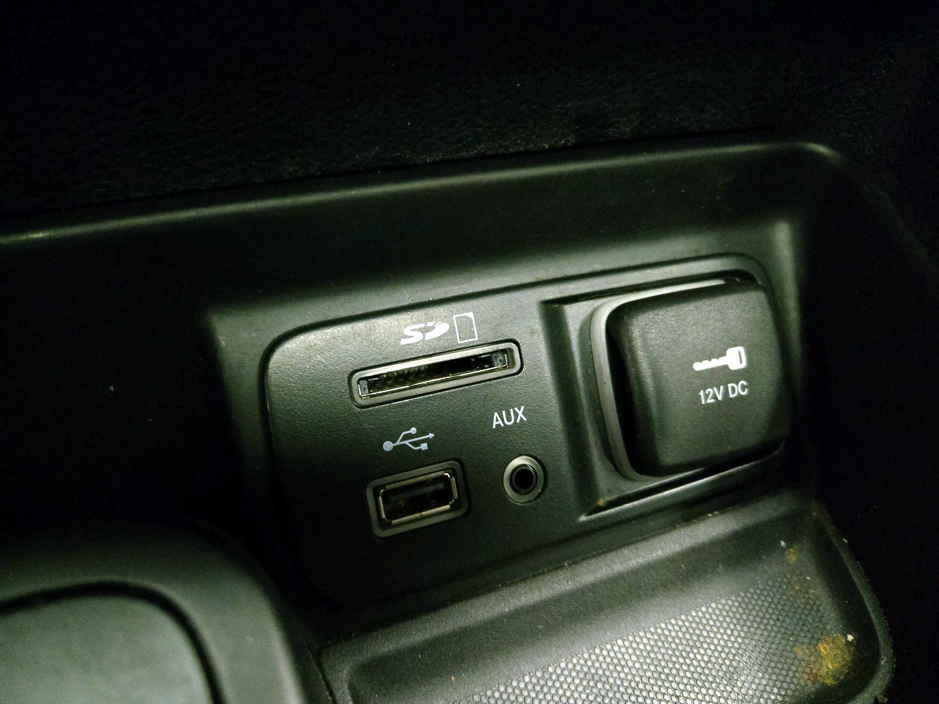 Thumbnail: 2015 Jeep Cherokee - 19