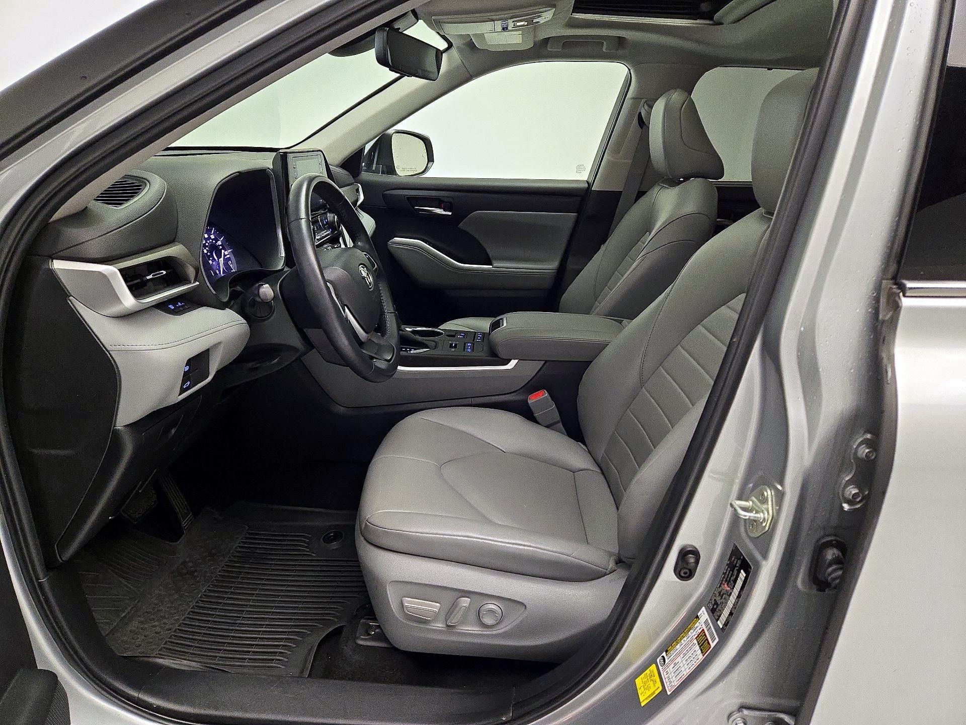 Thumbnail: 2022 Toyota Highlander - 11