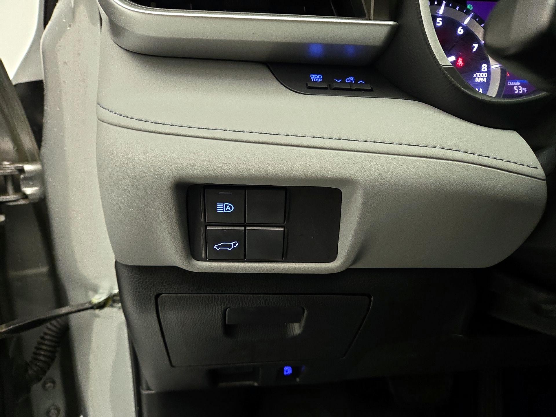 Thumbnail: 2022 Toyota Highlander - 13