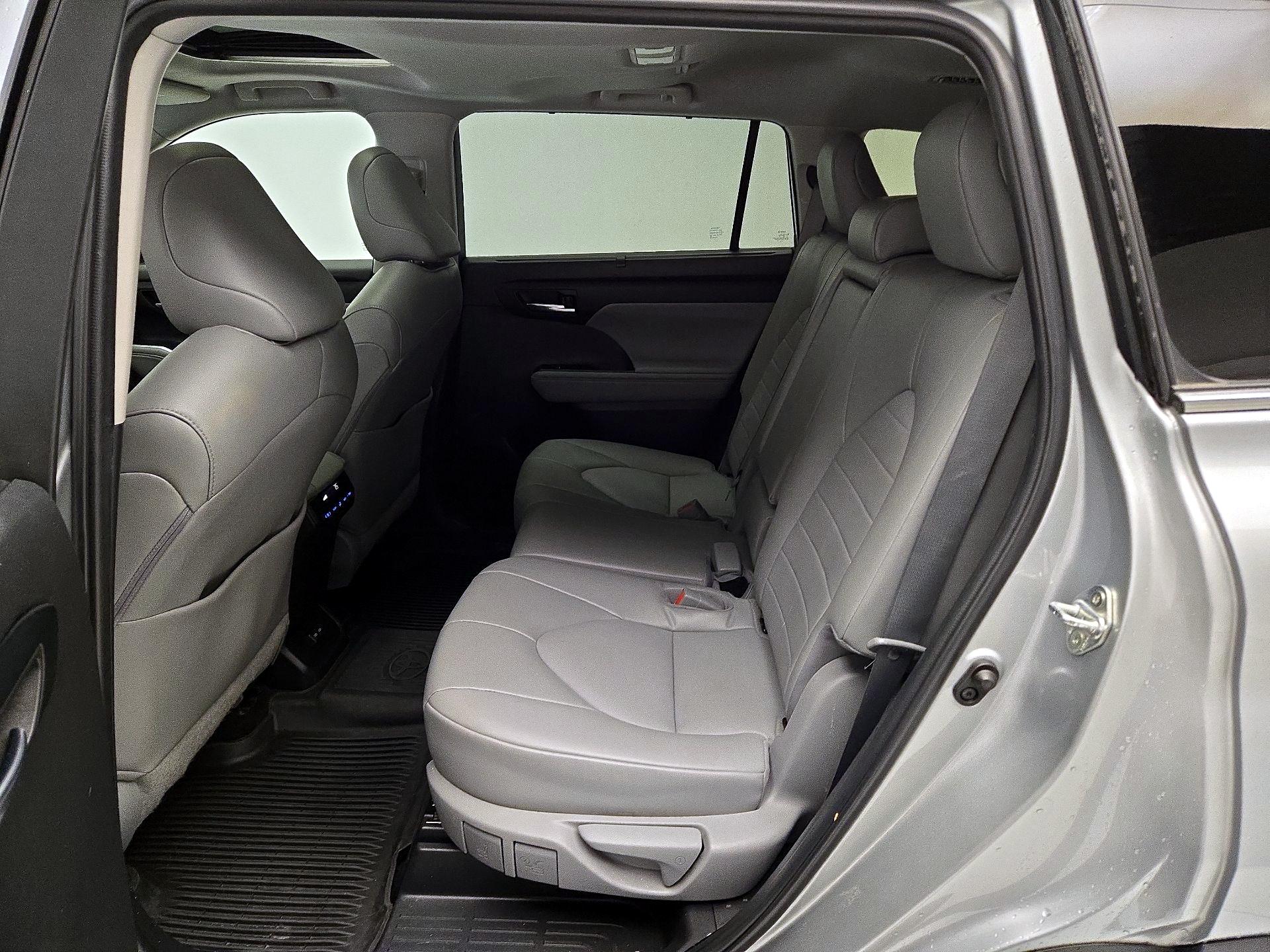 Thumbnail: 2022 Toyota Highlander - 20