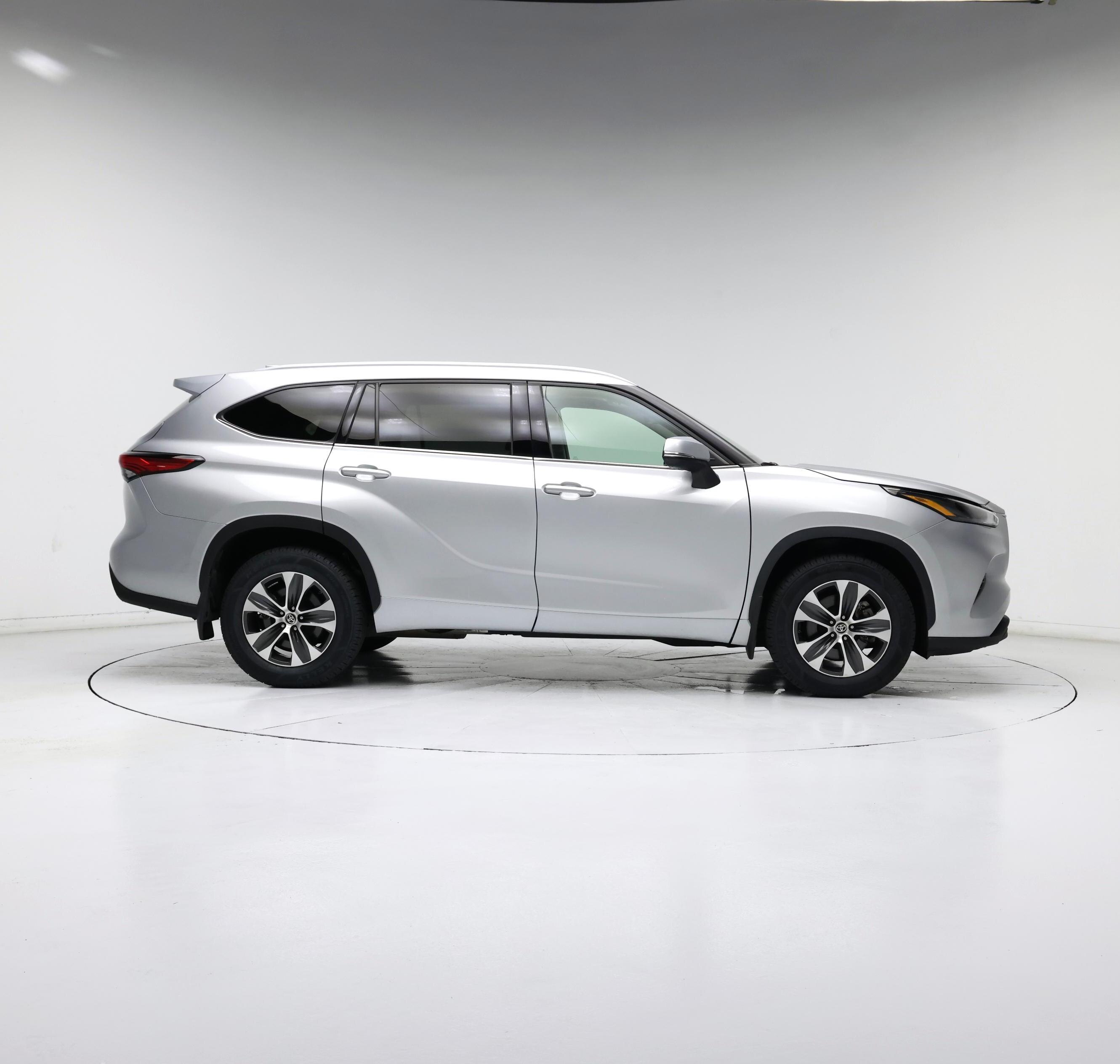 Thumbnail: 2022 Toyota Highlander - 7