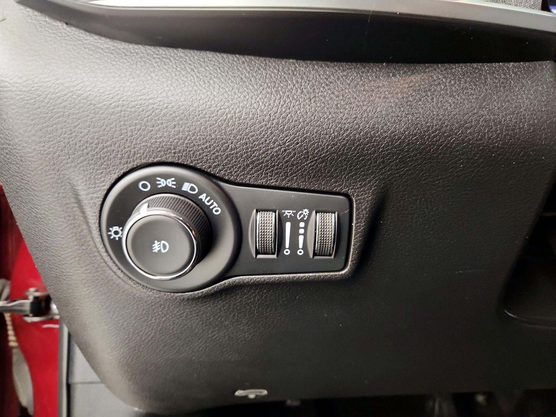 Thumbnail: 2022 Jeep Compass - 13