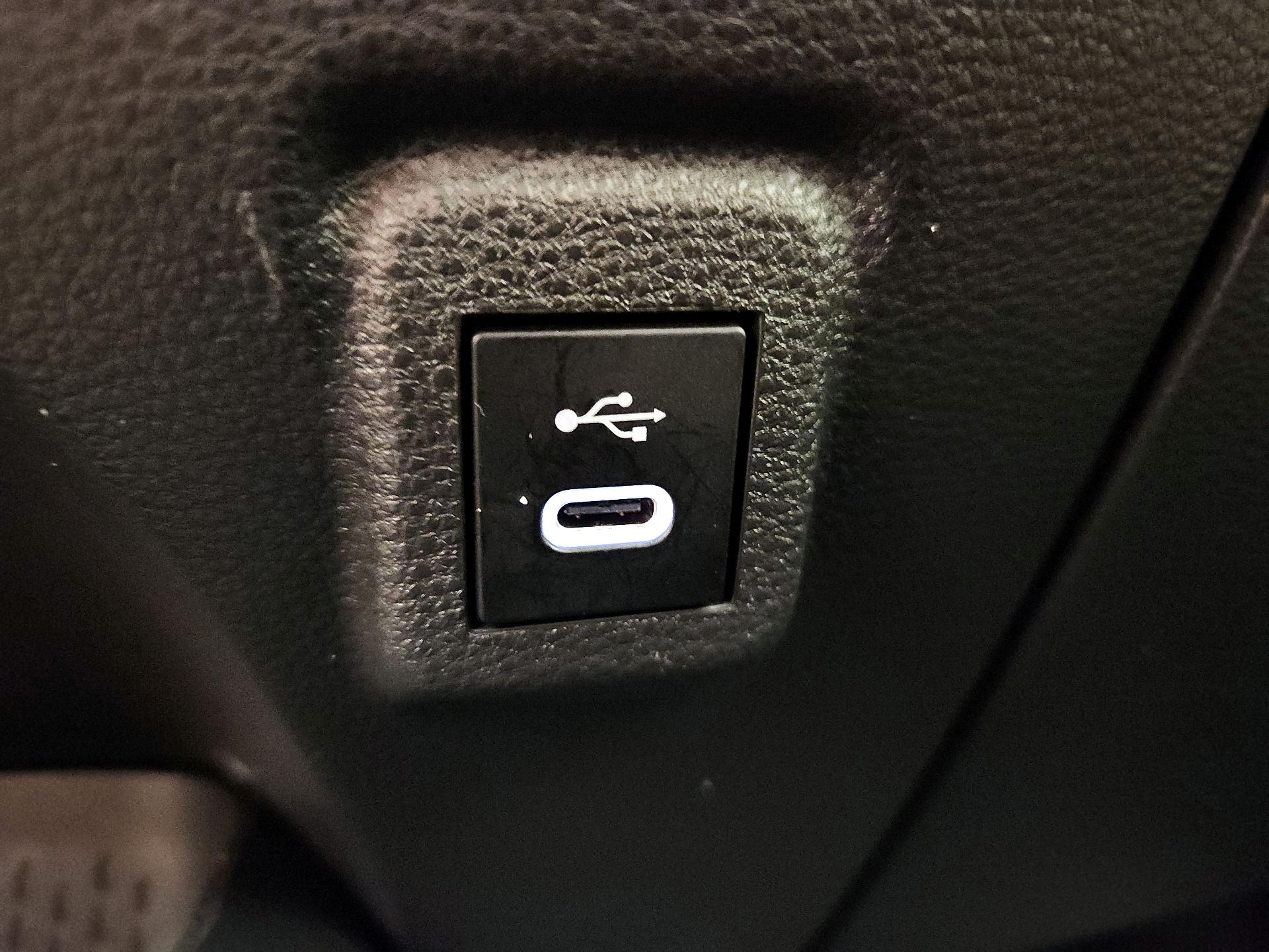 Thumbnail: 2025 Toyota Corolla - 18