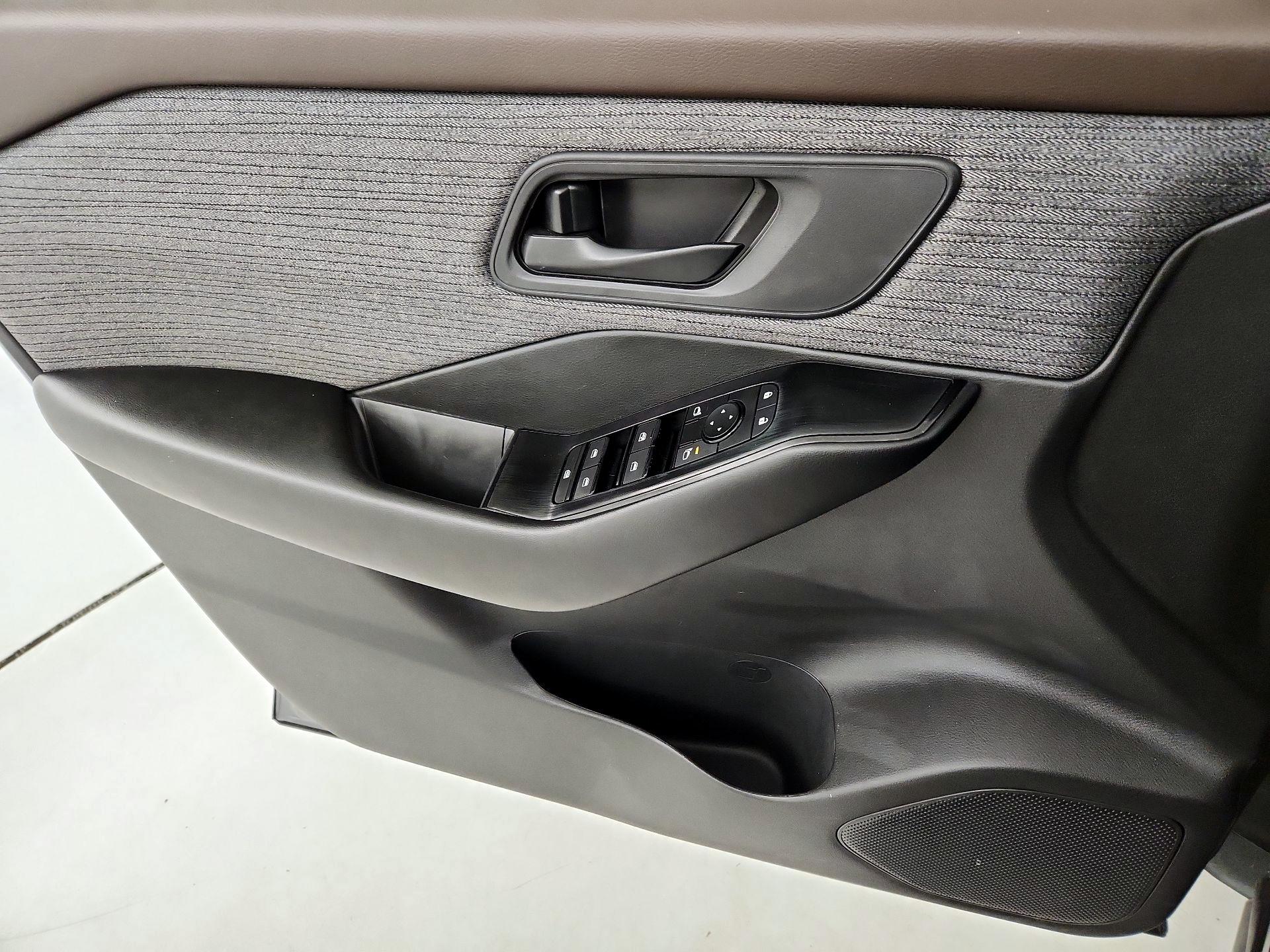 Thumbnail: 2023 Nissan Rogue - 12