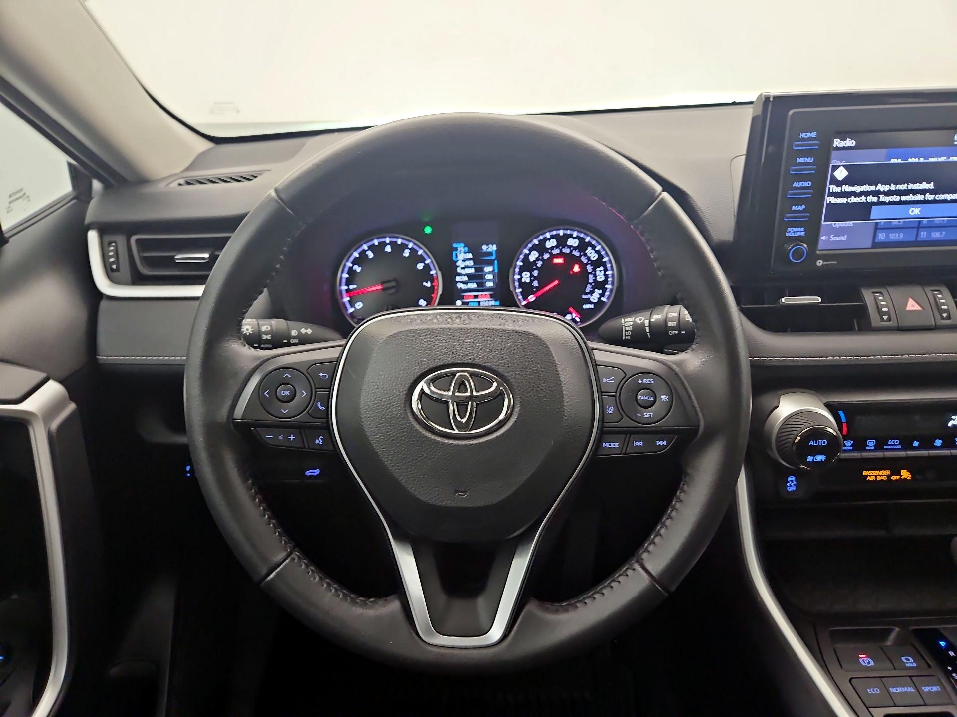 Thumbnail: 2022 Toyota RAV4 - 10