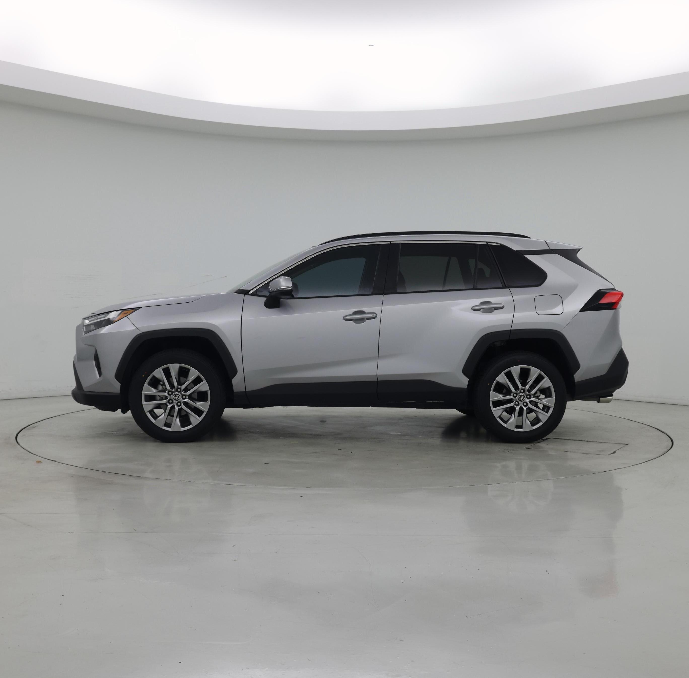 Thumbnail: 2022 Toyota RAV4 - 3