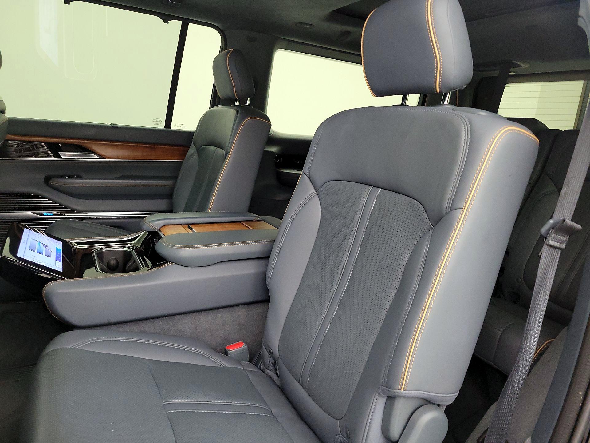 Thumbnail: 2023 Jeep Grand Wagoneer - 19