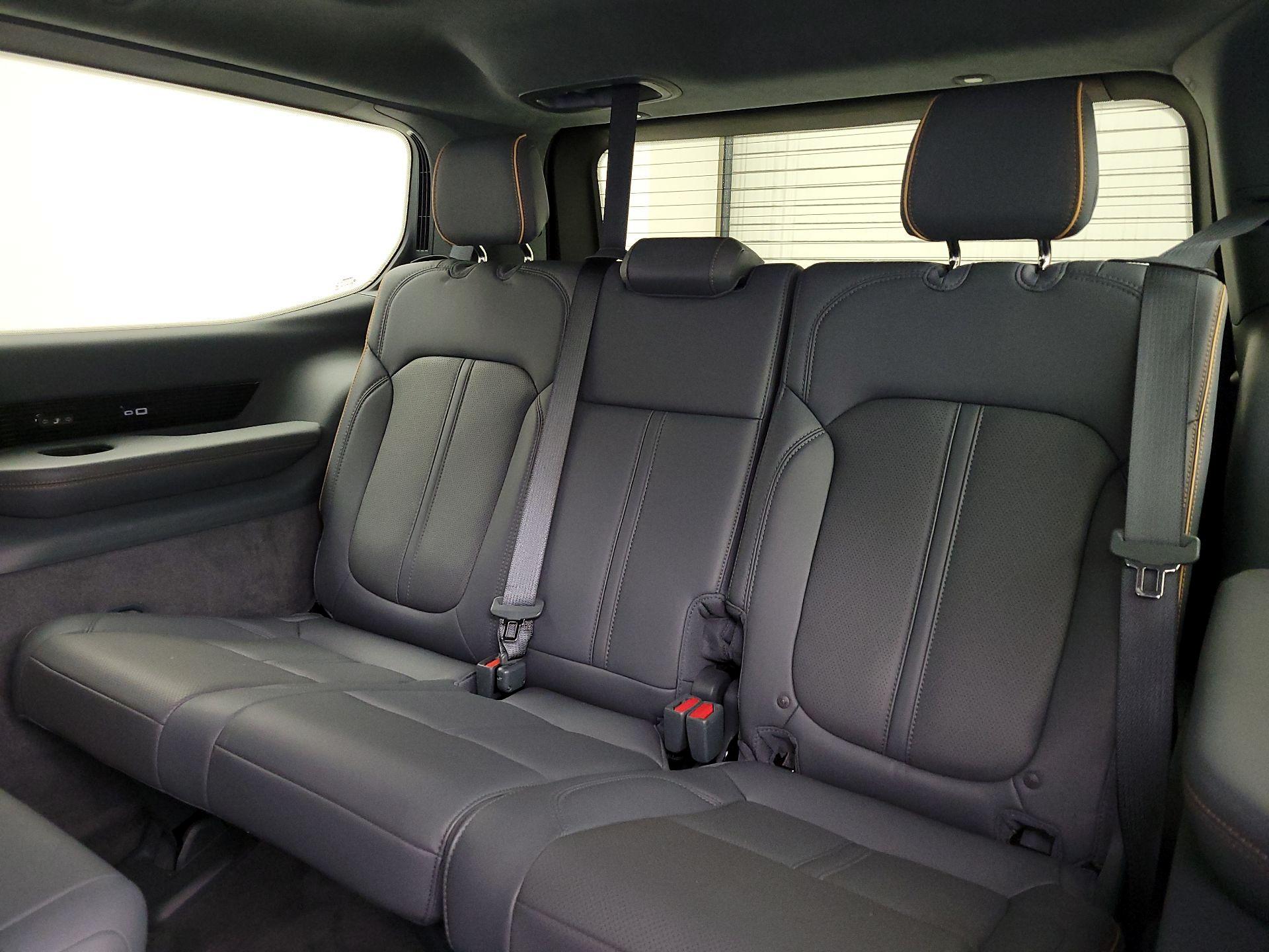 Thumbnail: 2023 Jeep Grand Wagoneer - 20