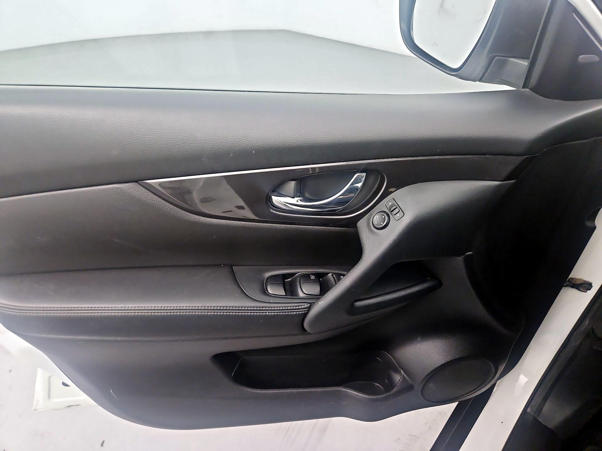 Thumbnail: 2020 Nissan Rogue - 12