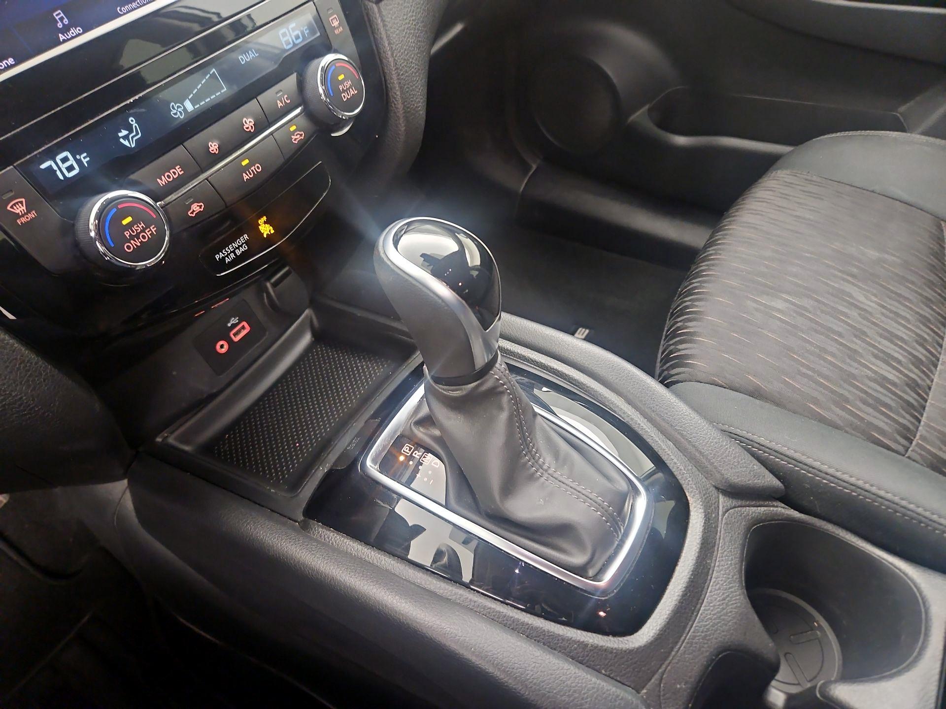 Thumbnail: 2020 Nissan Rogue - 15