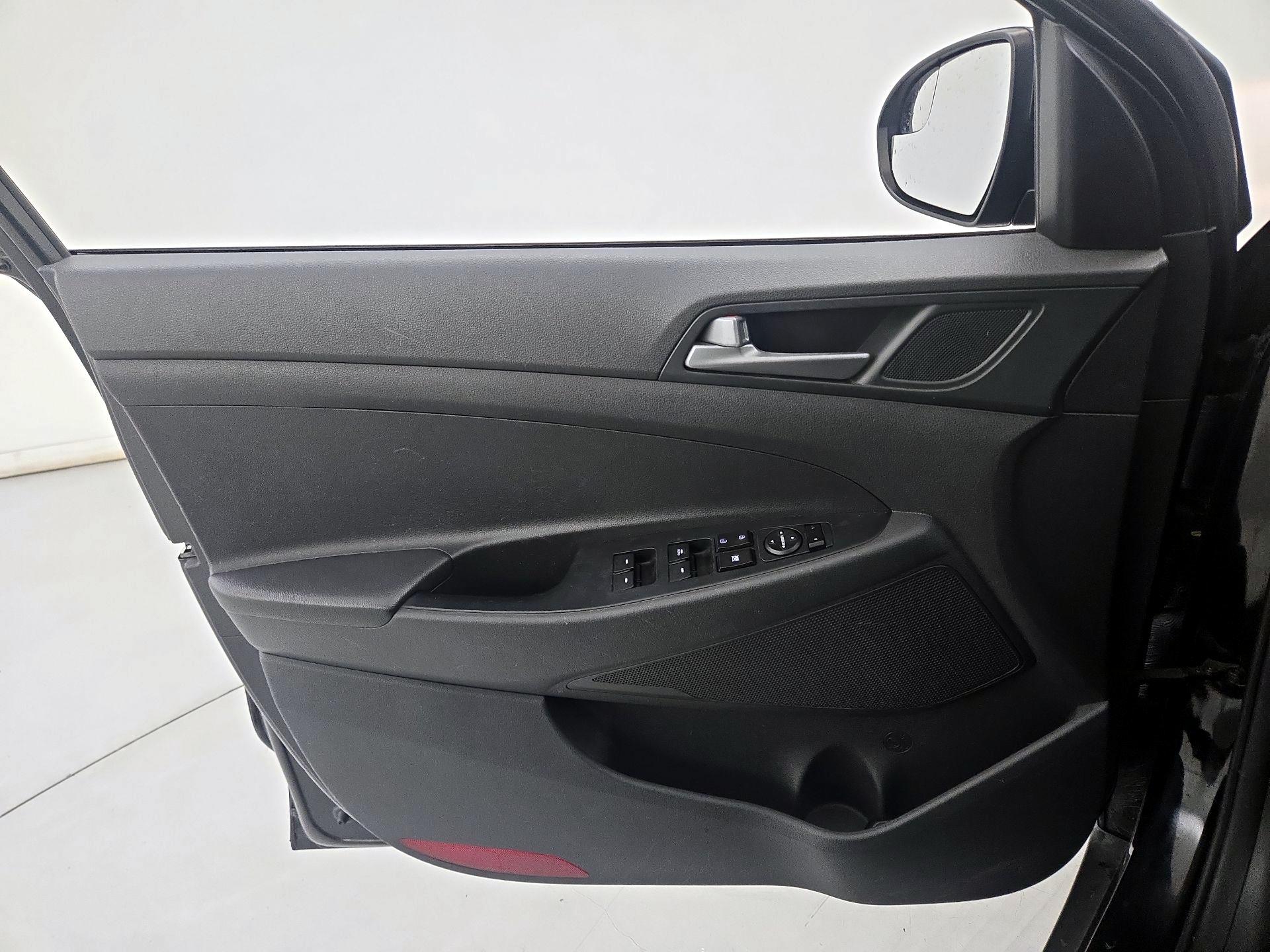 Thumbnail: 2017 Hyundai Tucson - 12