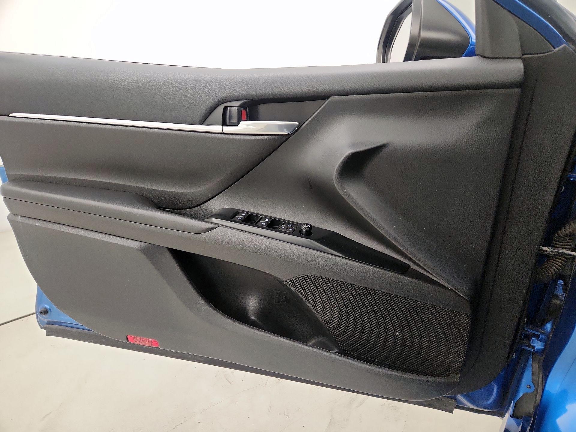 Thumbnail: 2020 Toyota Camry - 12