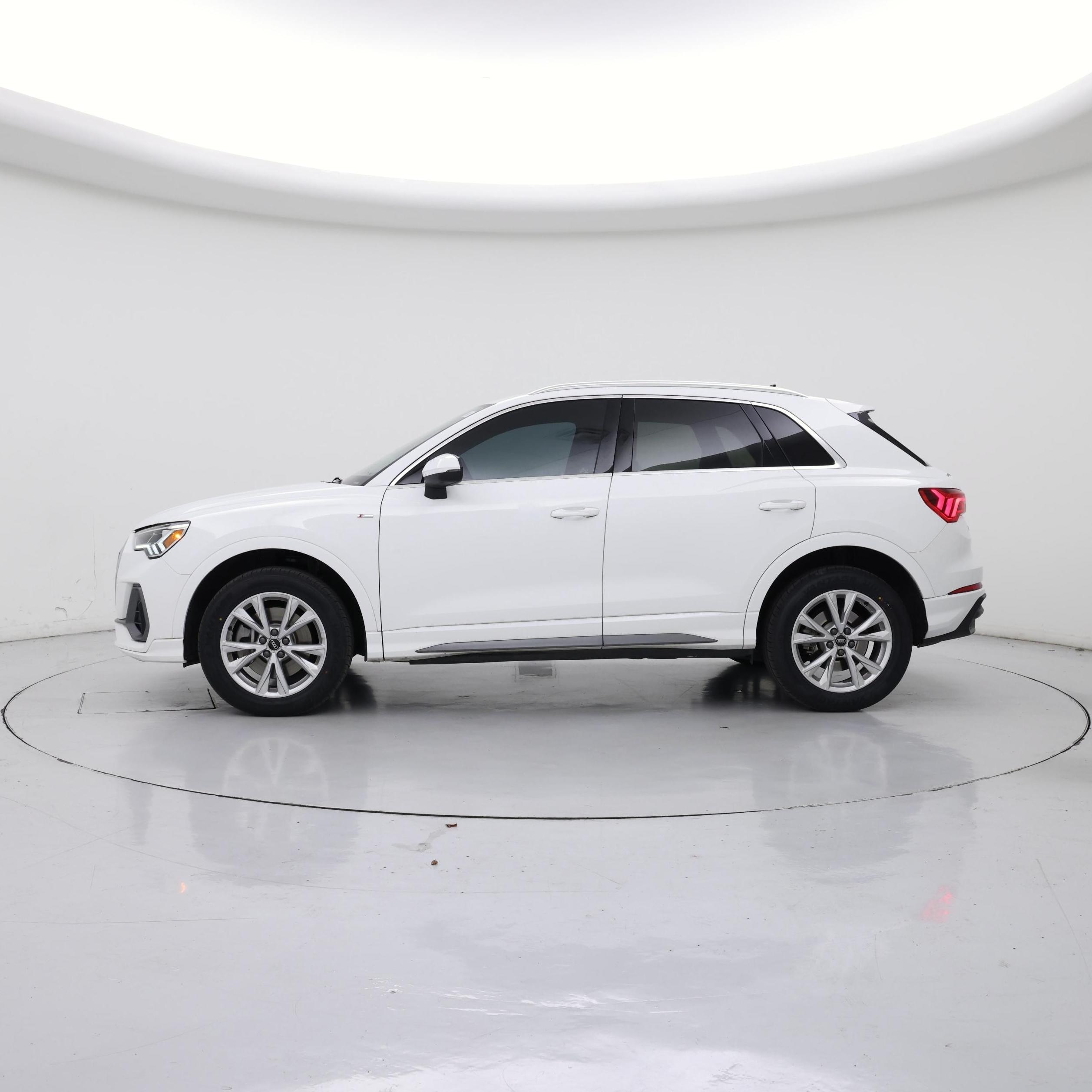 Thumbnail: 2022 Audi Q3 - 3