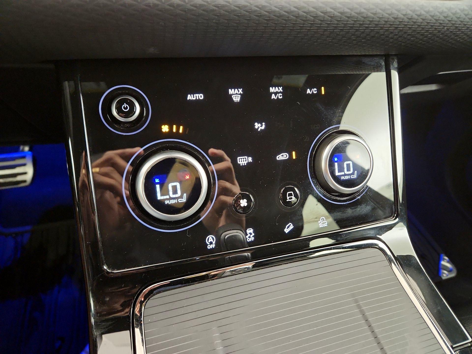 Thumbnail: 2020 Land Rover Range Rover Evoque - 15