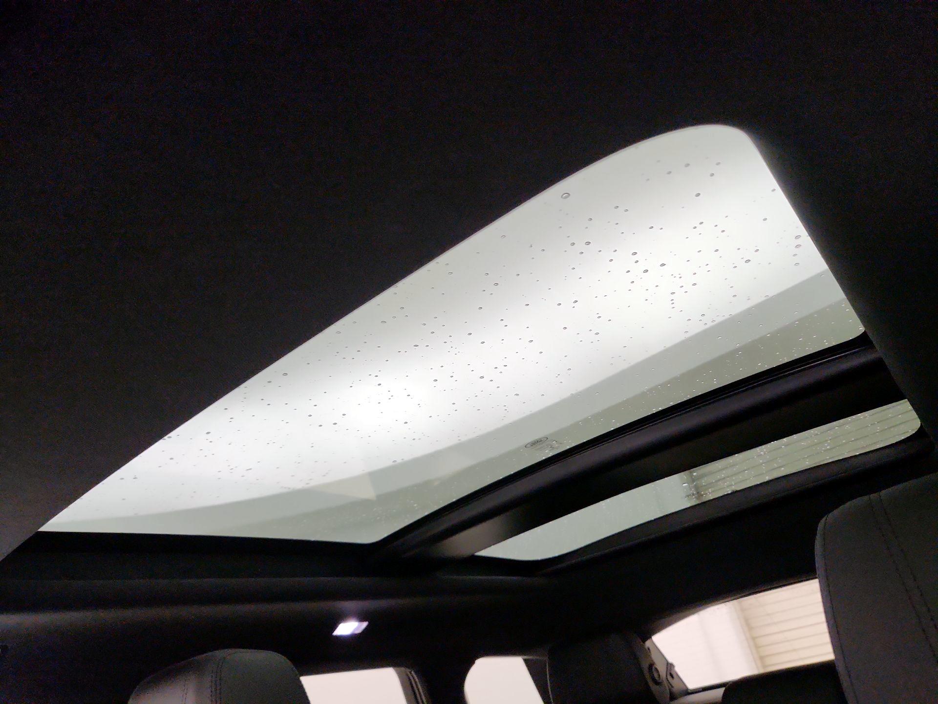 Thumbnail: 2020 Land Rover Range Rover Evoque - 18
