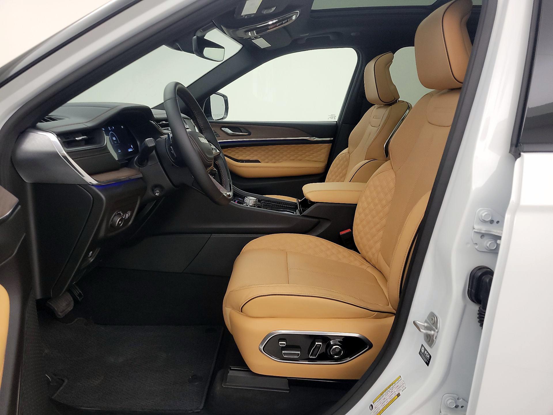 Thumbnail: 2025 Jeep Grand Cherokee - 9