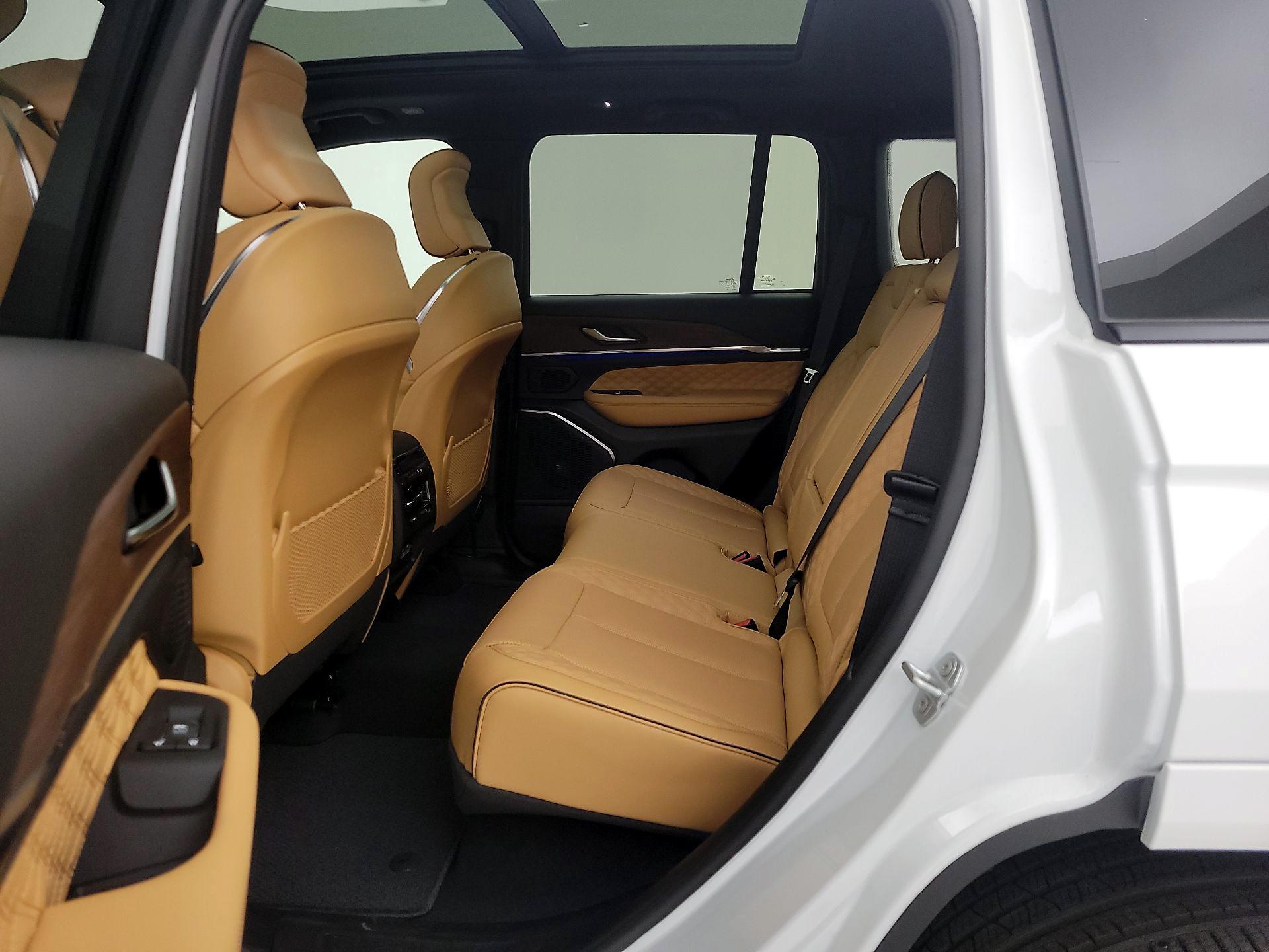 Thumbnail: 2025 Jeep Grand Cherokee - 19