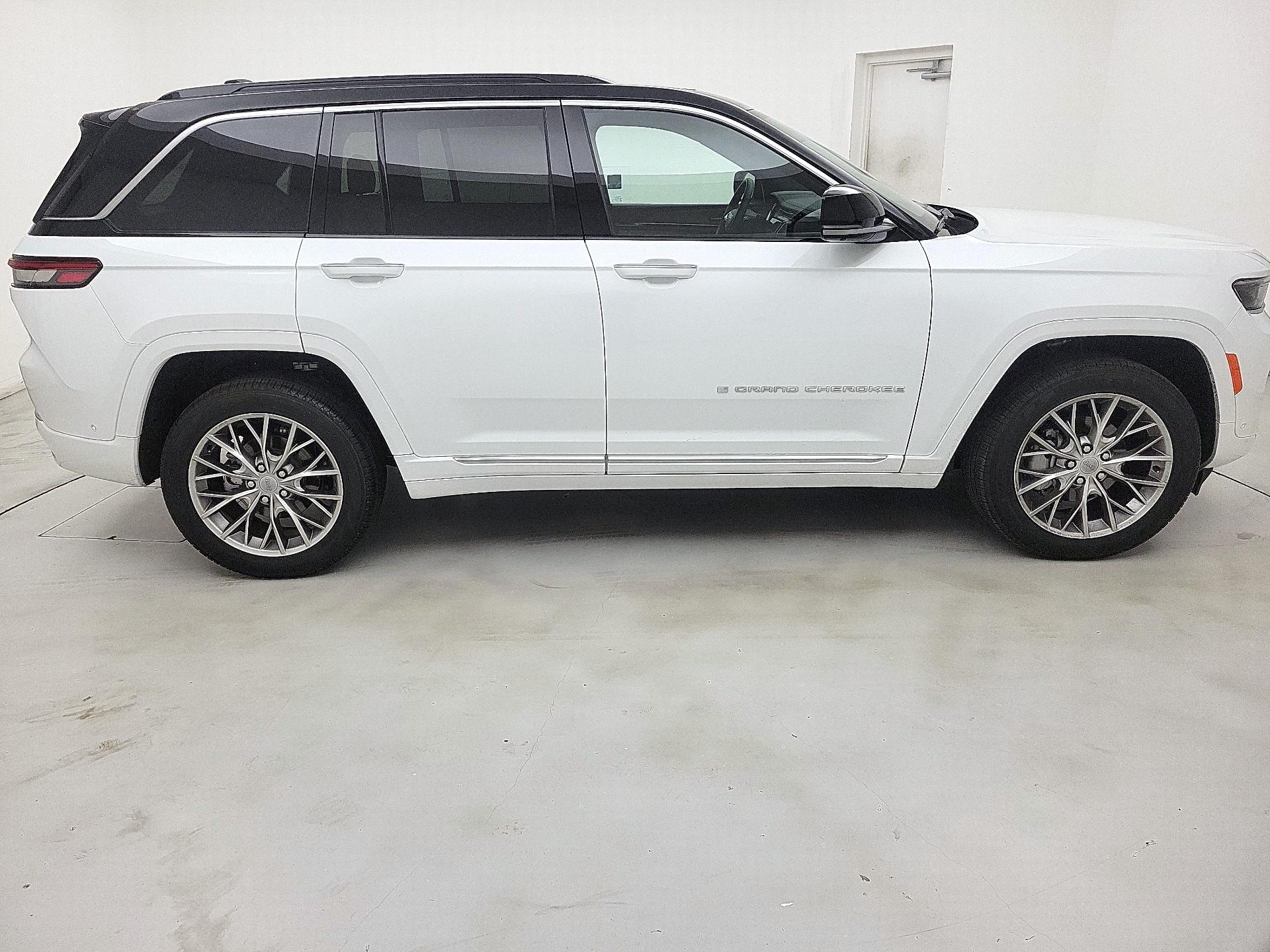 Thumbnail: 2025 Jeep Grand Cherokee - 4