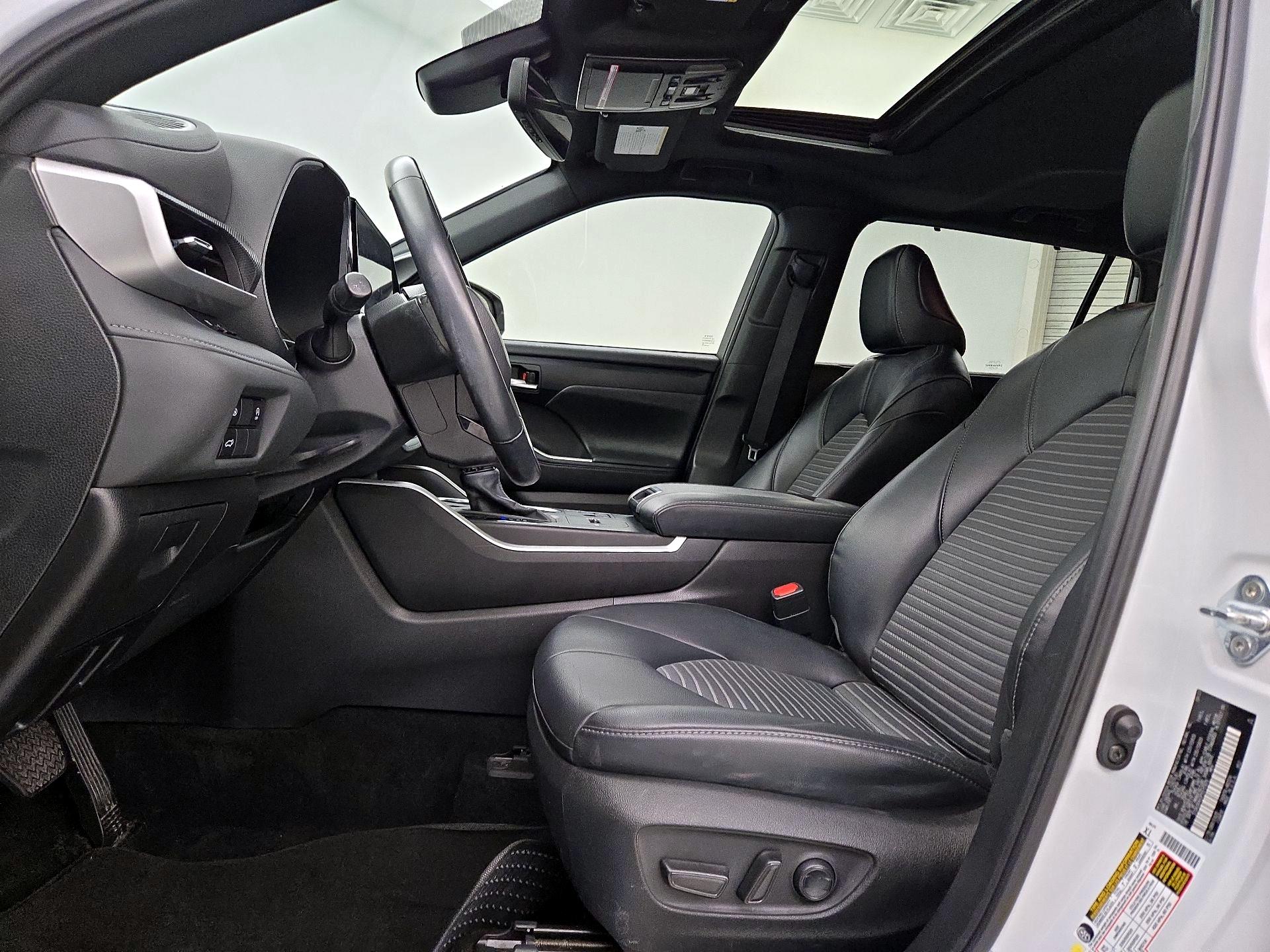 Thumbnail: 2023 Toyota Highlander - 11