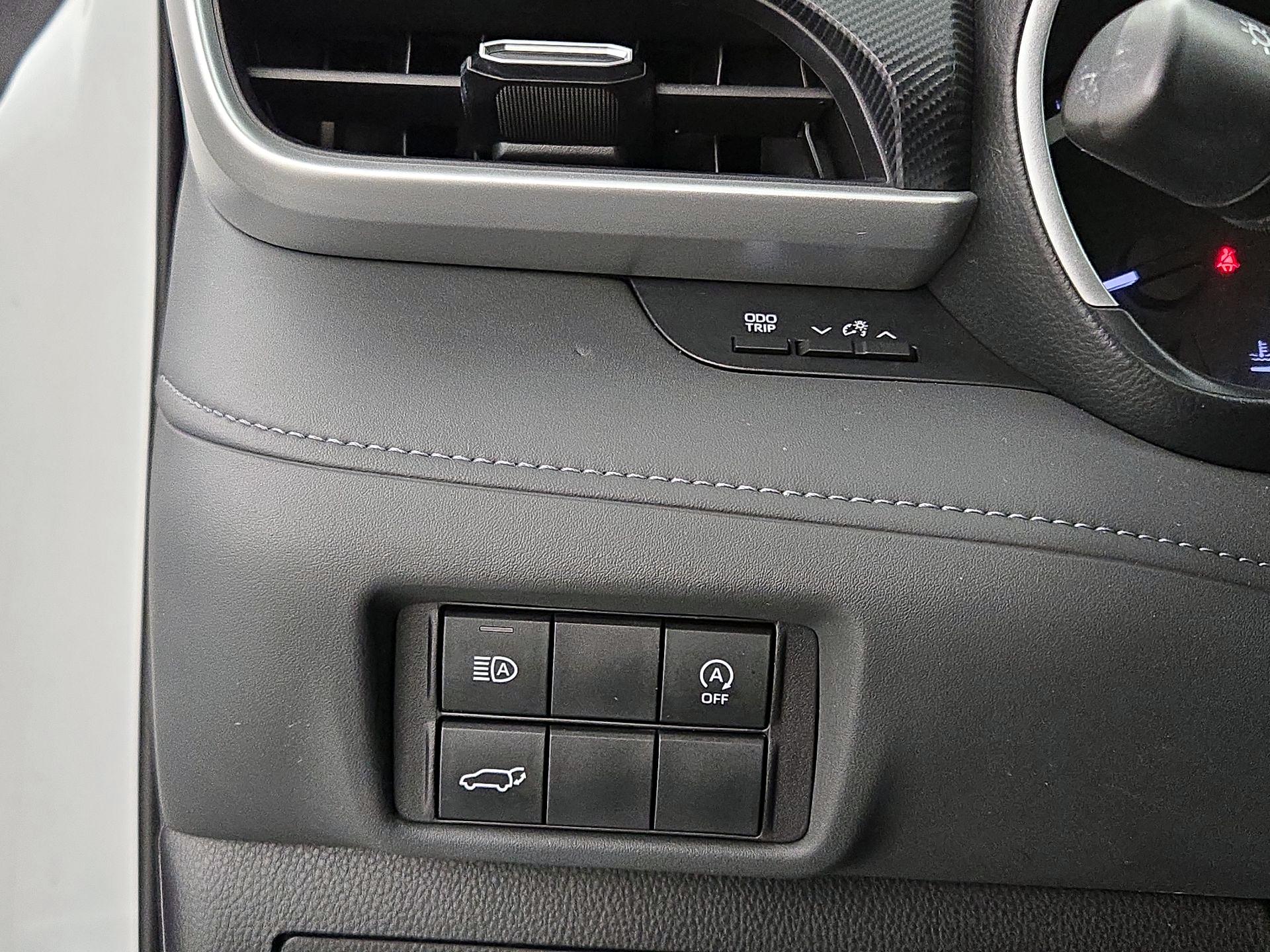 Thumbnail: 2023 Toyota Highlander - 13