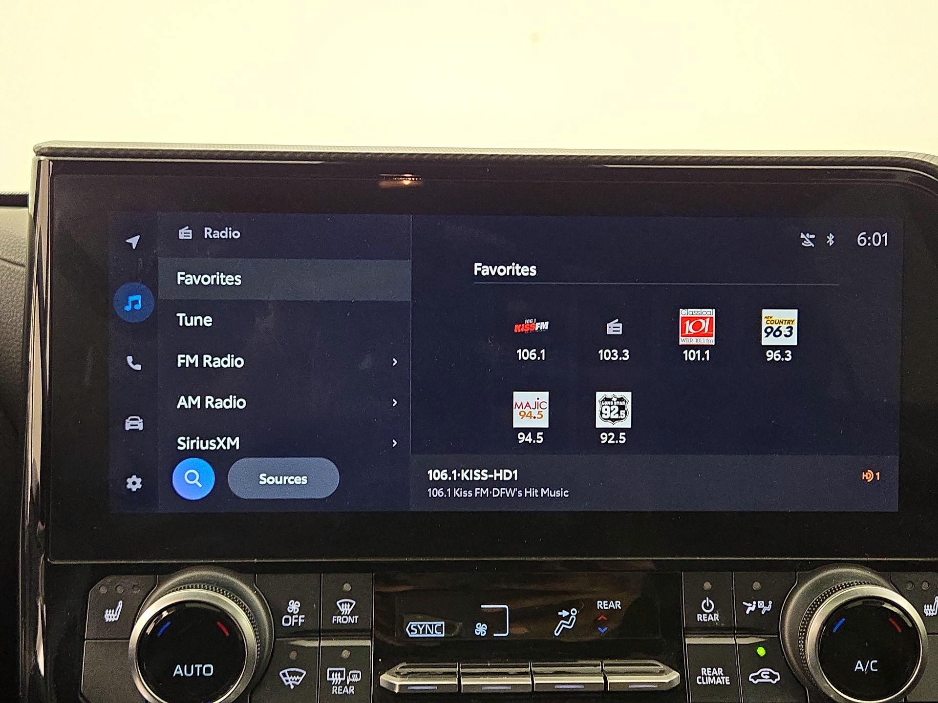 Thumbnail: 2023 Toyota Highlander - 15