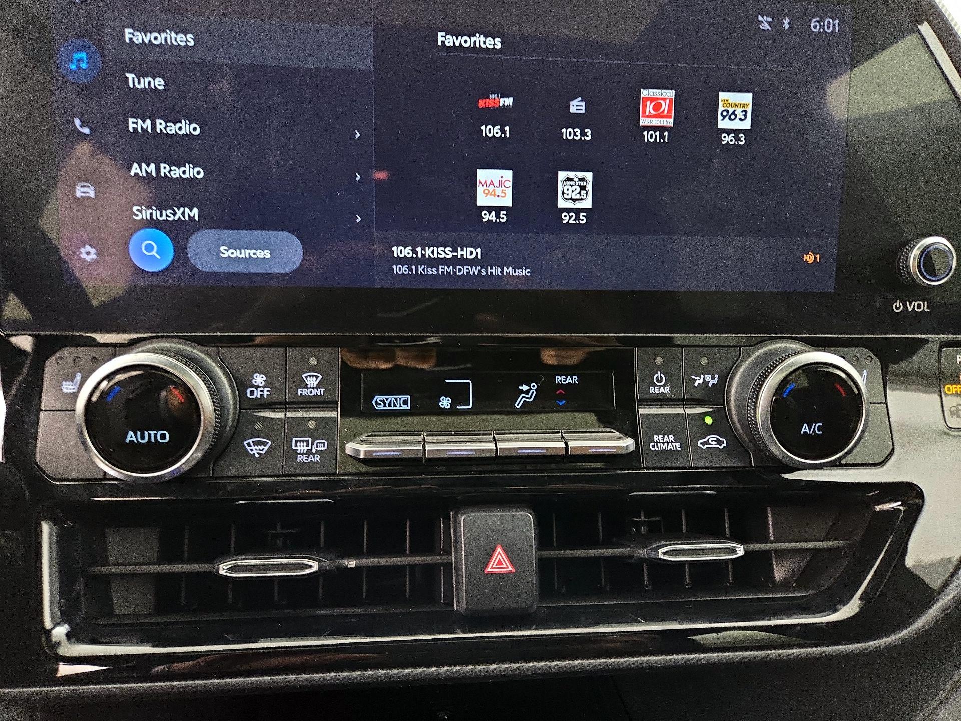 Thumbnail: 2023 Toyota Highlander - 16